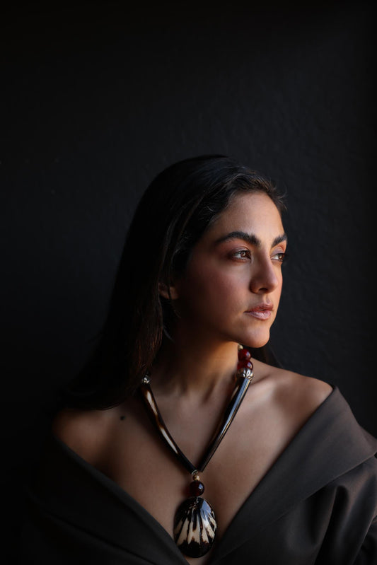 Artisan Vintage Tortoise Shell Necklace|Vintage Baazaar 