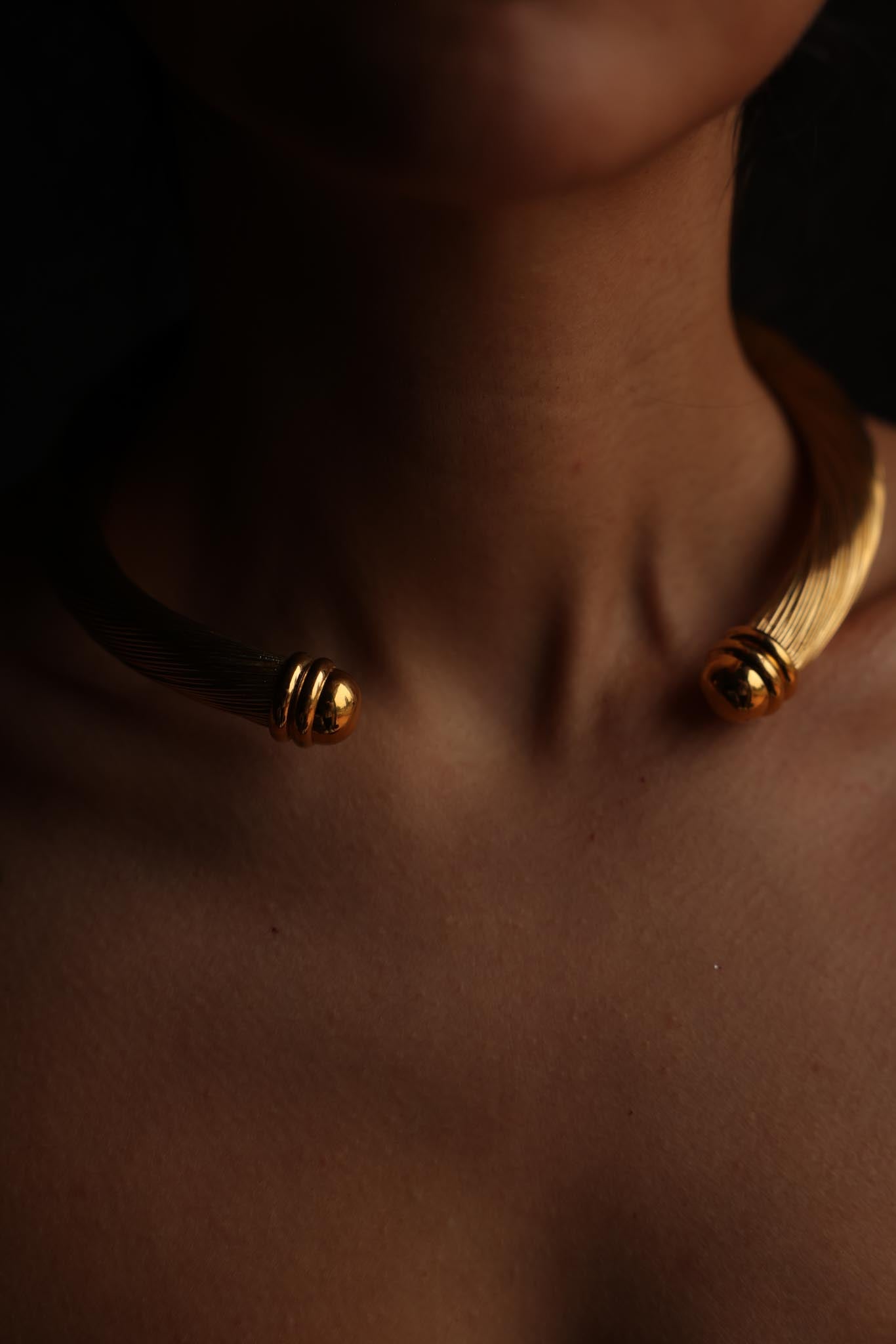 Gold-Toned Wire Choker Necklace (Large)|Vintage Baazaar 