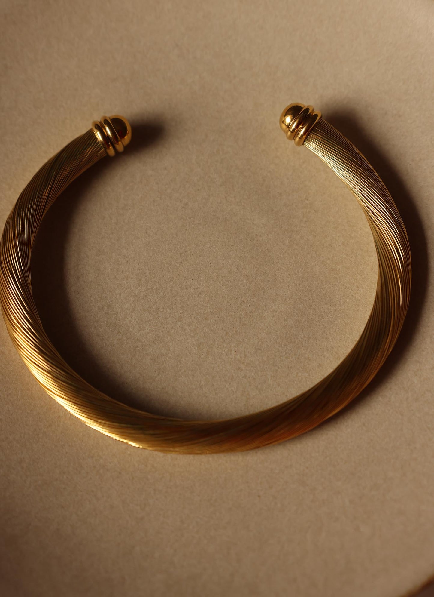 Gold-Toned Wire Choker Necklace (Large)|Vintage Baazaar 