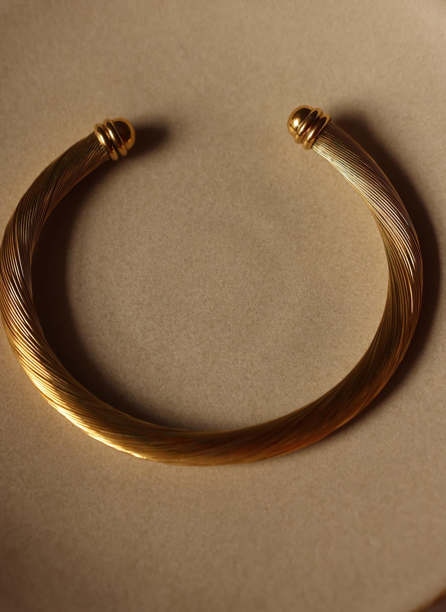 Gold-Toned Wire Choker Necklace (Large)|Vintage Baazaar 