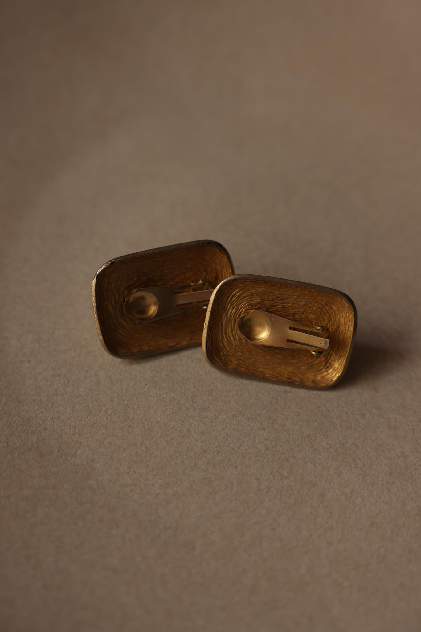 Les Bernard Matte Gold Clip-On Earrings with Dark Brown Cabochons – 1980s|Vintage Baazaar 
