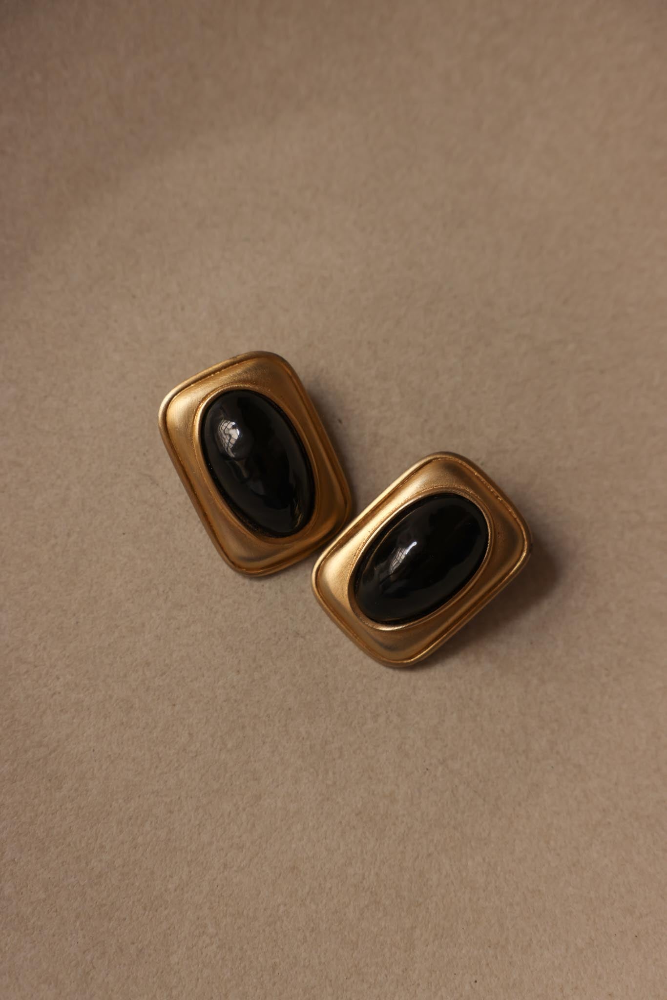 Les Bernard Matte Gold Clip-On Earrings with Dark Brown Cabochons – 1980s|Vintage Baazaar 