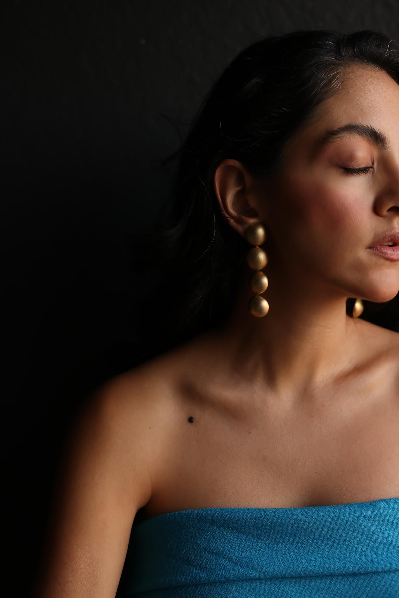 Matte Gold Drop Clip-On Earrings – 1980s|Vintage Baazaar 