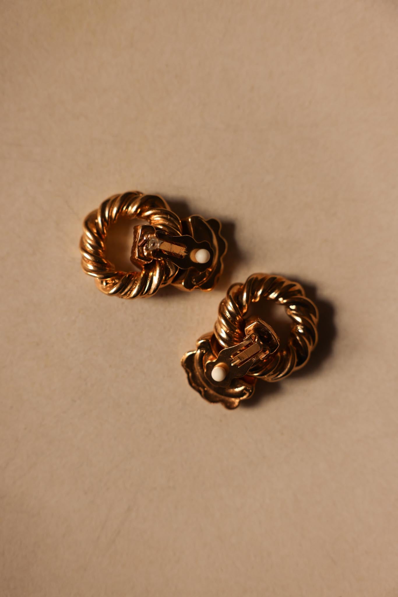 Gold-Tone Shell and Twist Hoop Clip-On Earrings – 1980s|Vintage Baazaar 