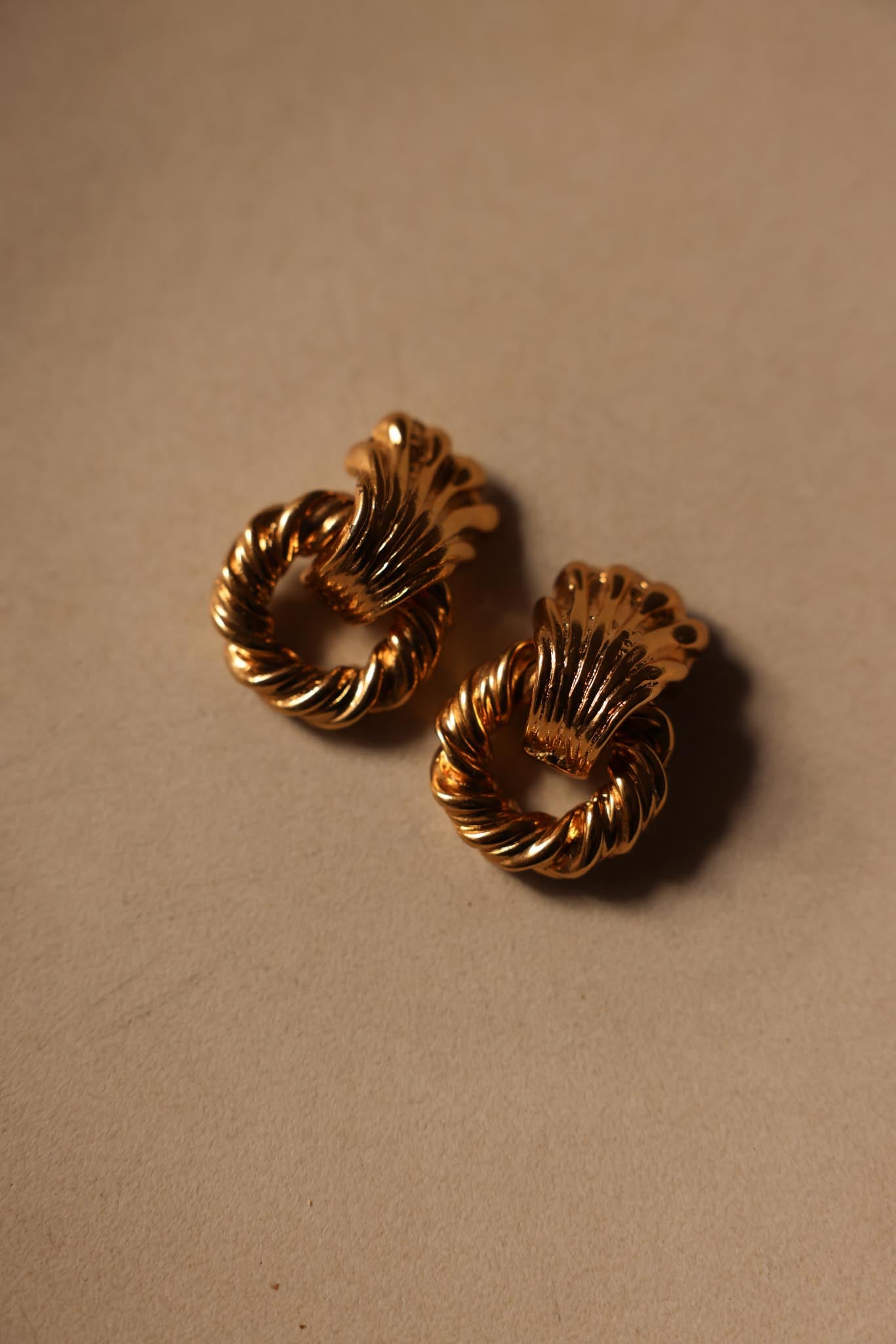 Gold-Tone Shell and Twist Hoop Clip-On Earrings – 1980s|Vintage Baazaar 