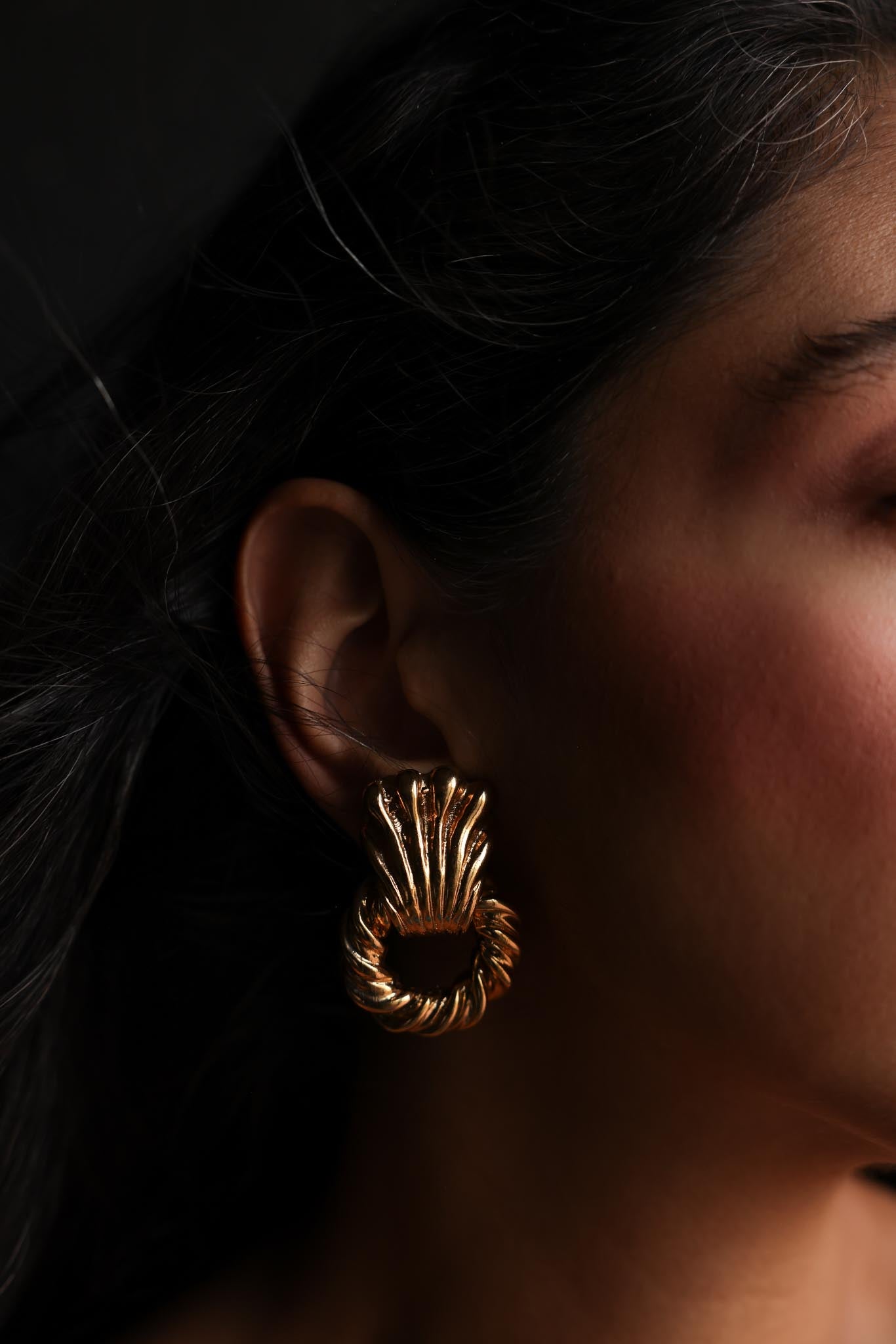 Gold-Tone Shell and Twist Hoop Clip-On Earrings – 1980s|Vintage Baazaar 