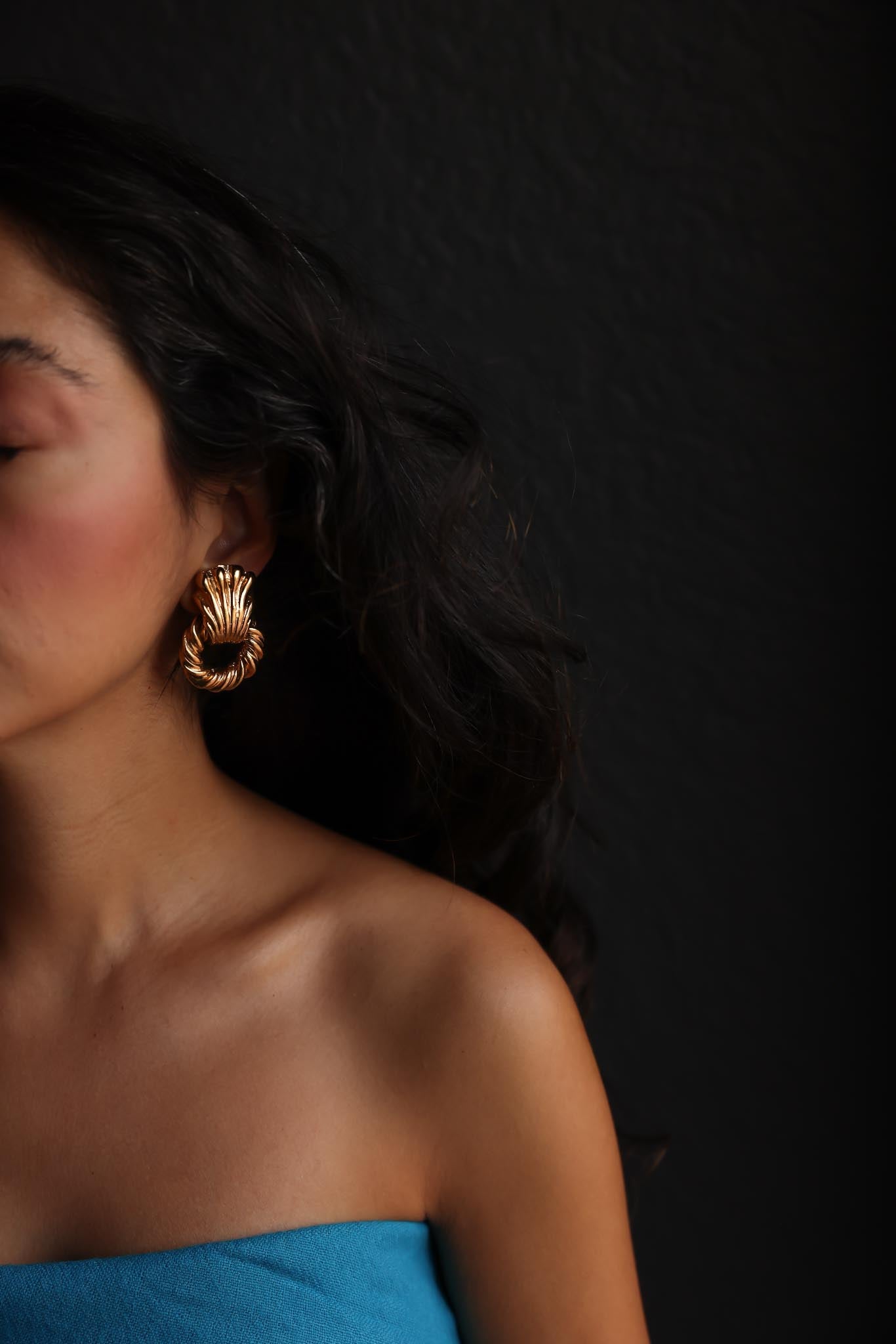 Gold-Tone Shell and Twist Hoop Clip-On Earrings – 1980s|Vintage Baazaar 