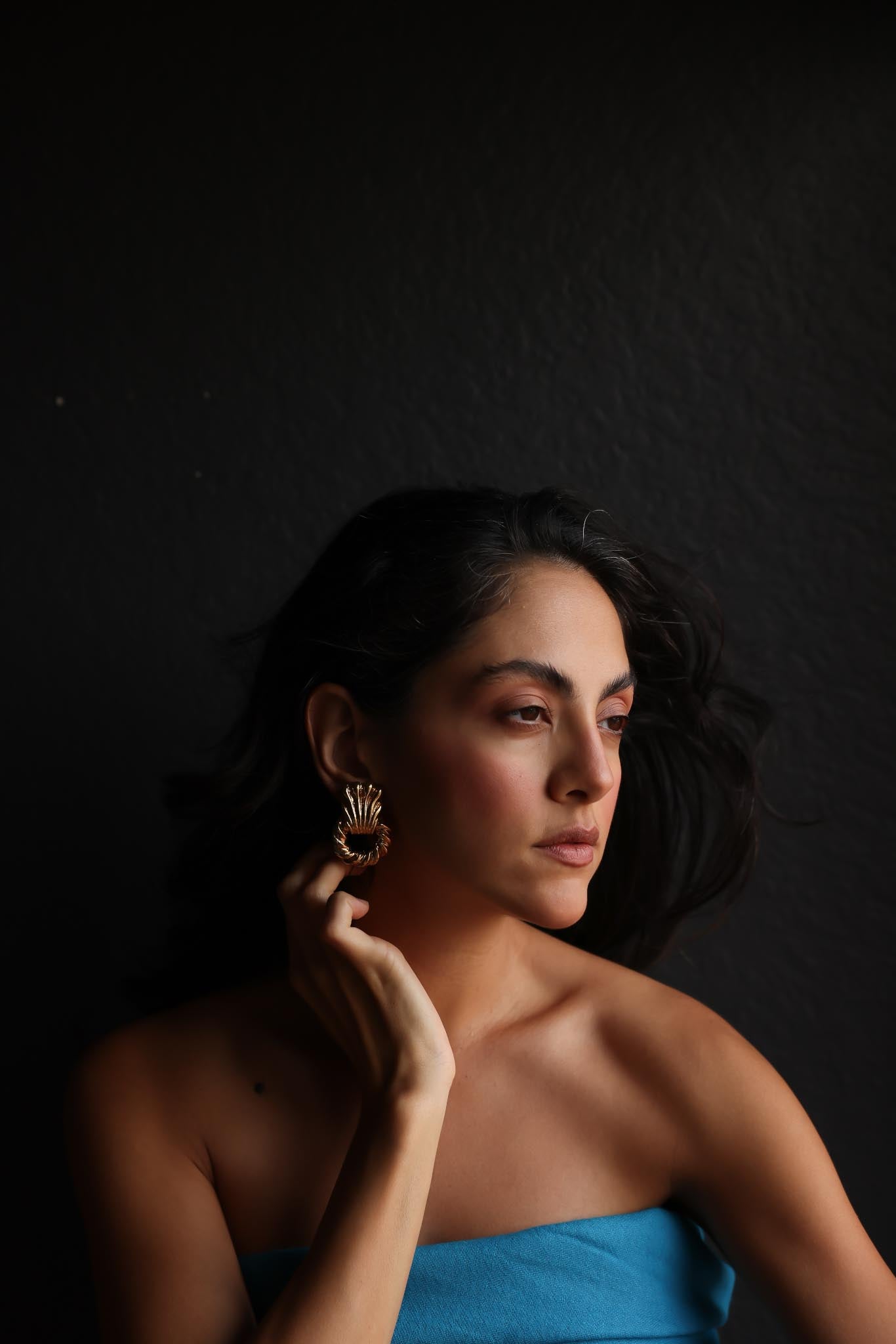Gold-Tone Shell and Twist Hoop Clip-On Earrings – 1980s|Vintage Baazaar 