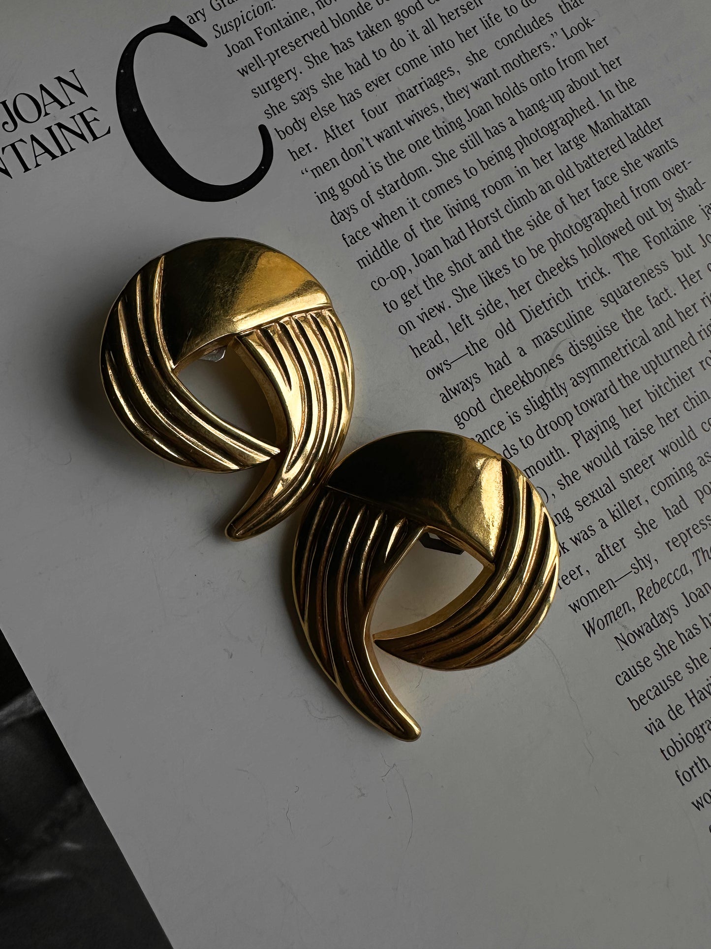 Golden Wave Sculptural Earrings|Vintage Baazaar 