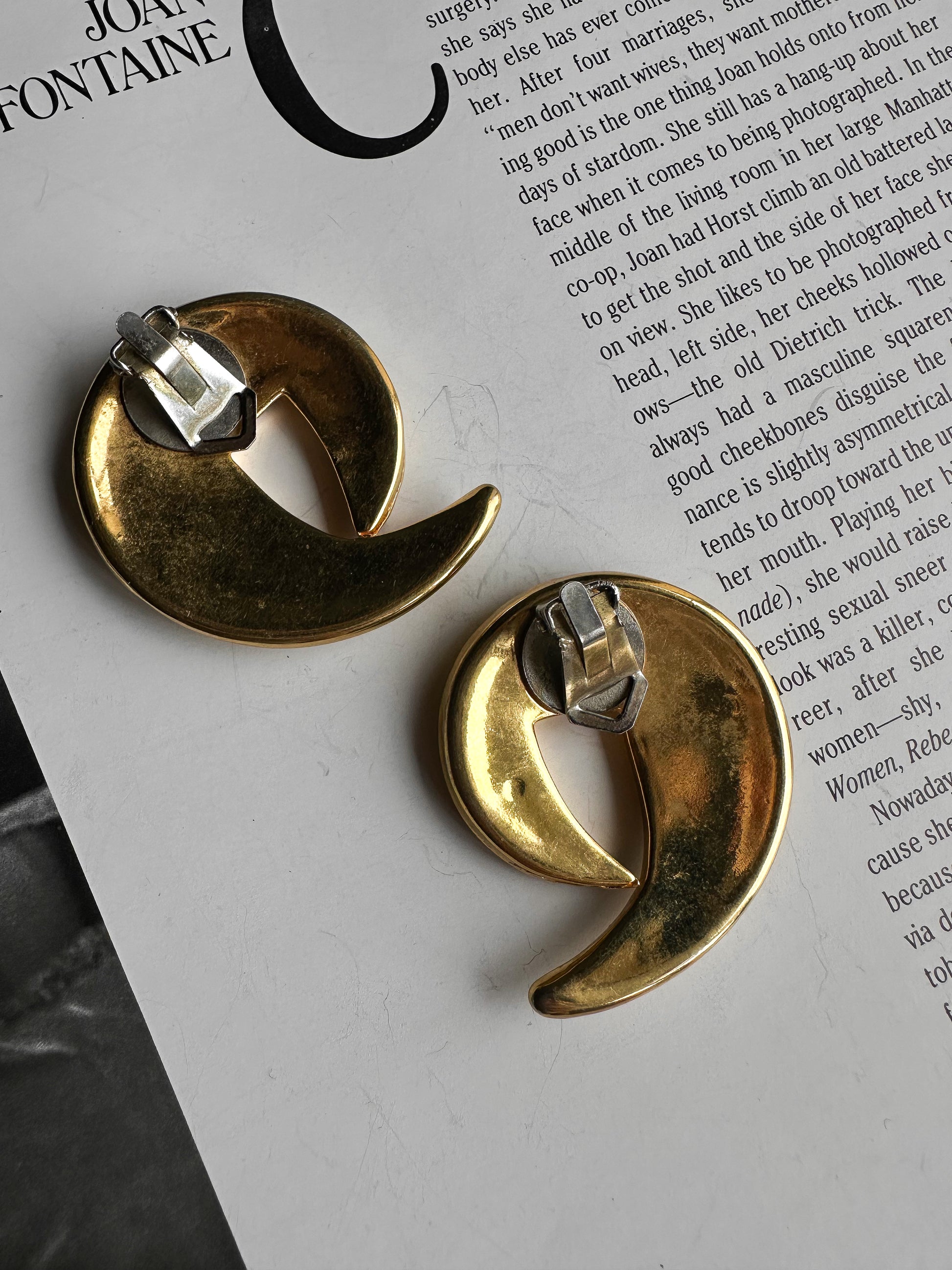 Golden Wave Sculptural Earrings|Vintage Baazaar 