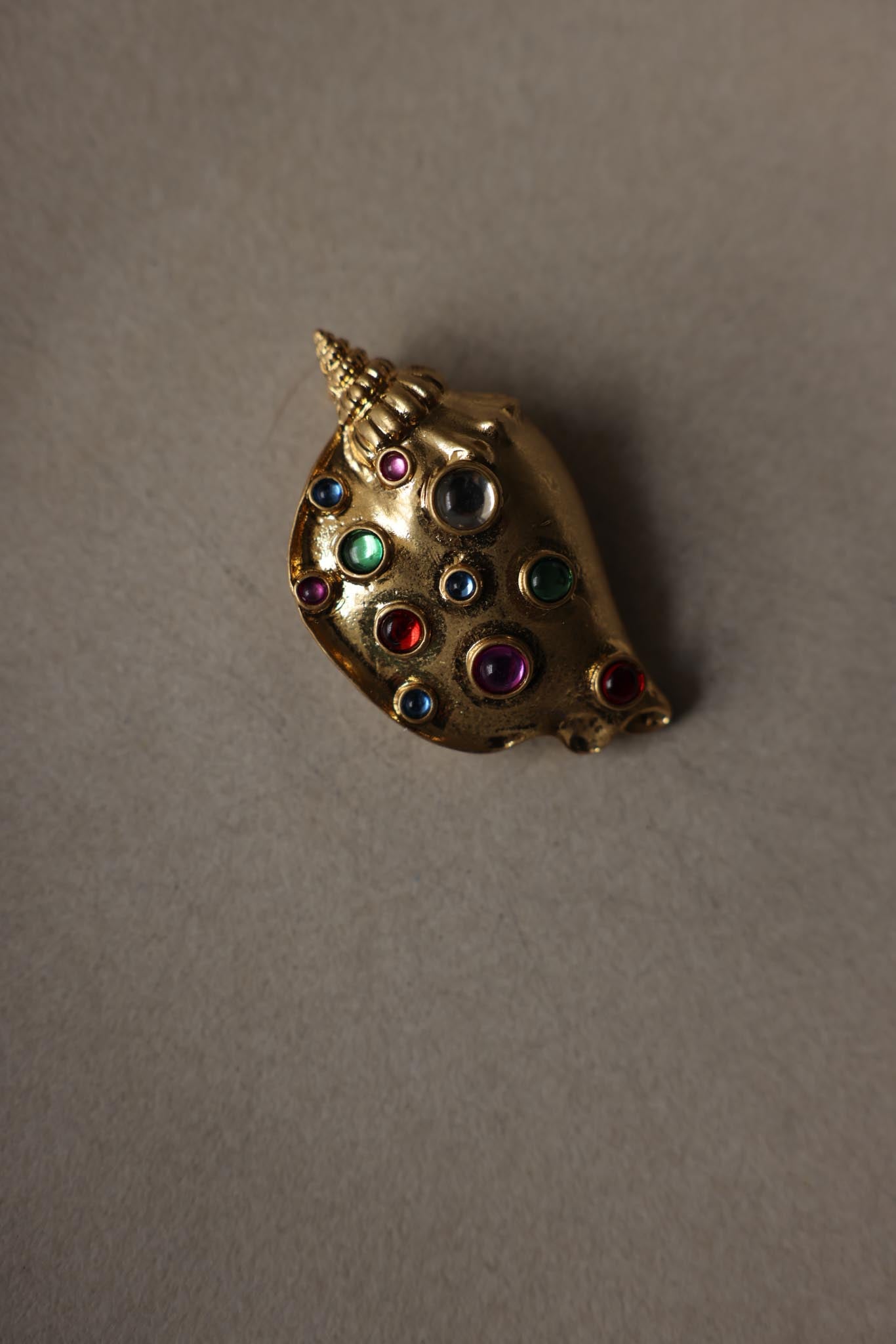 Bauer Gold Tone Multicolor Seashell Brooch|Vintage Baazaar 
