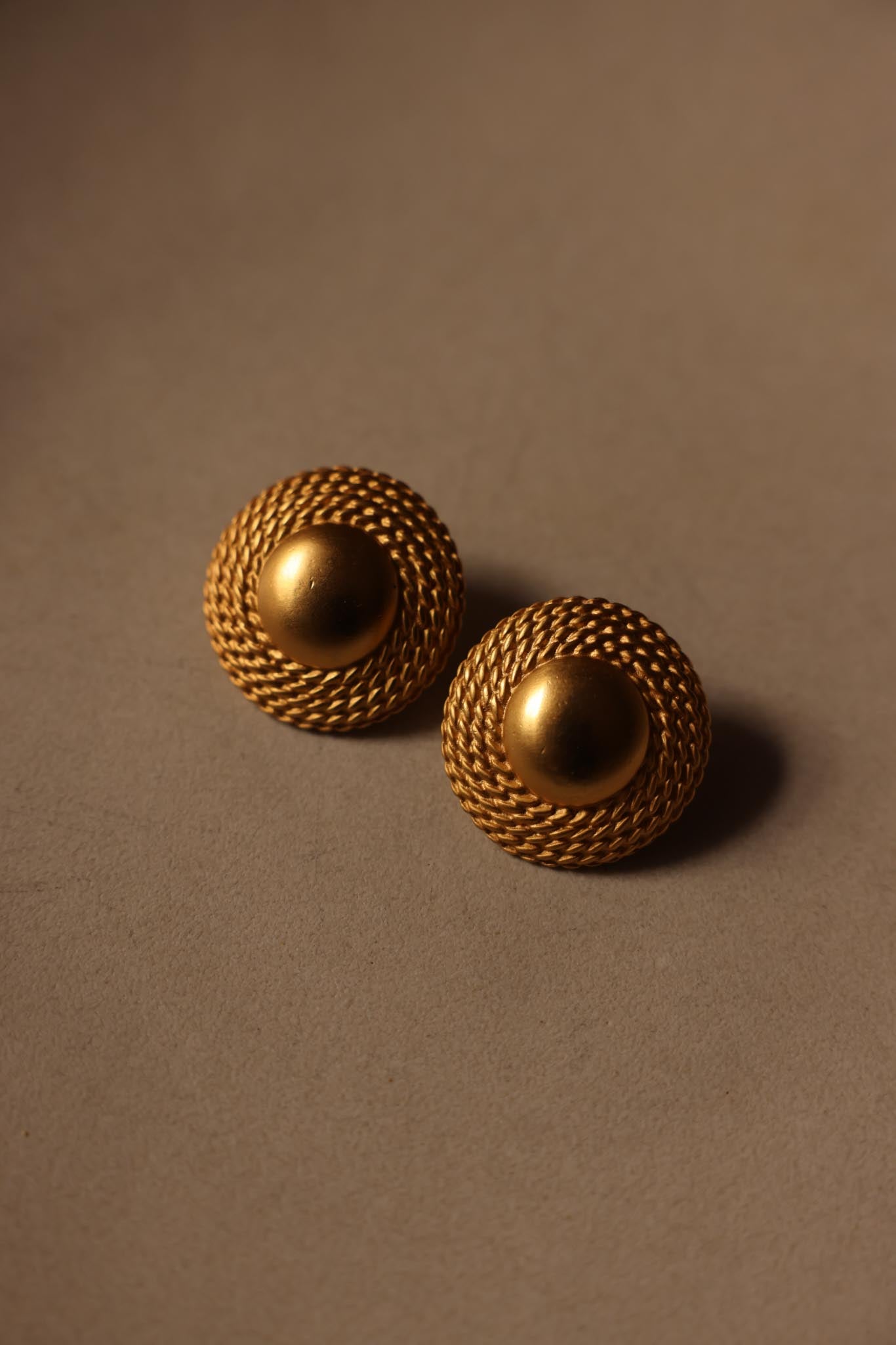 Matte Gold Clip-On Earrings, 1980s|Vintage Baazaar 