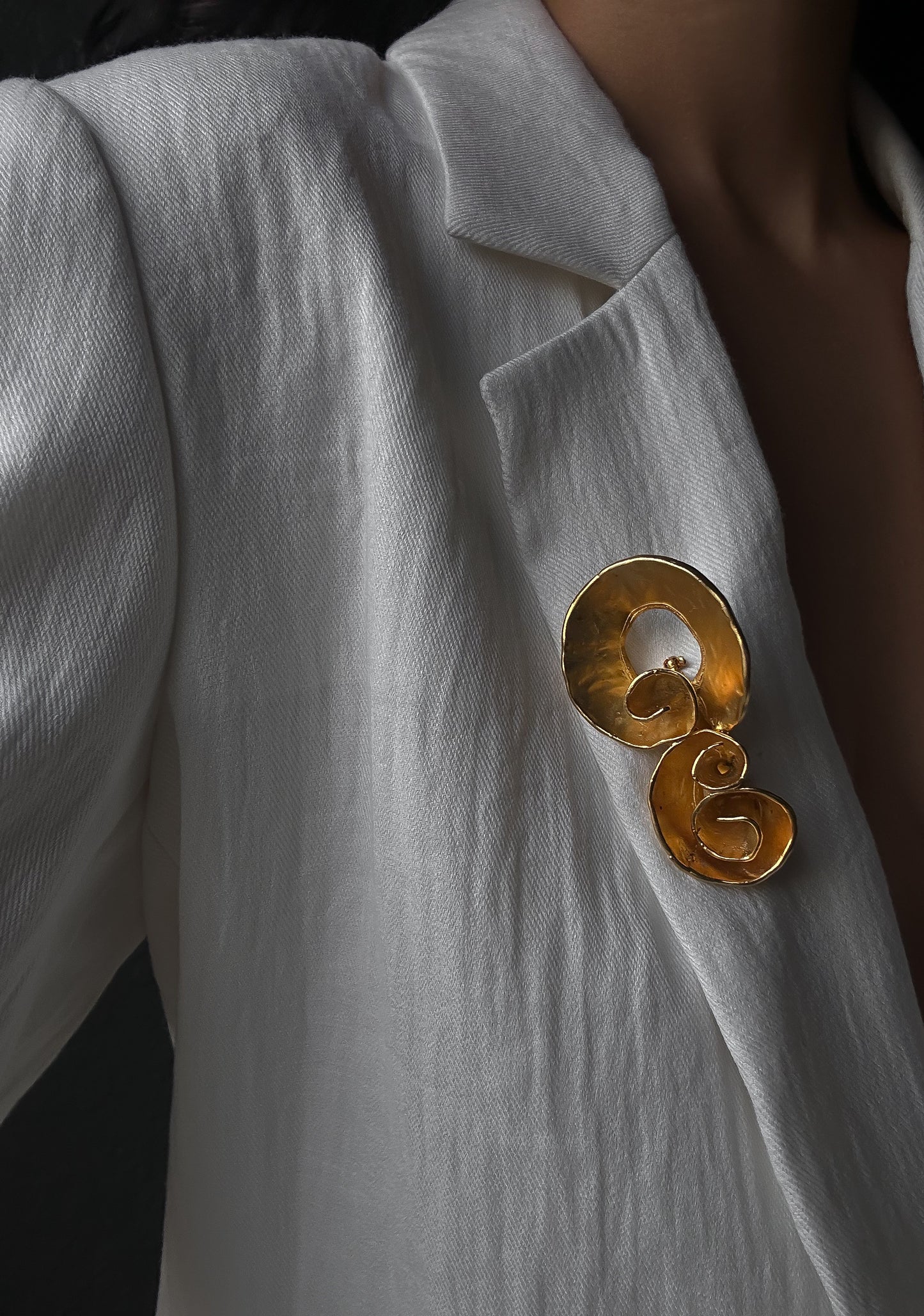 Golden Swirl Muse Brooch|Vintage Baazaar 