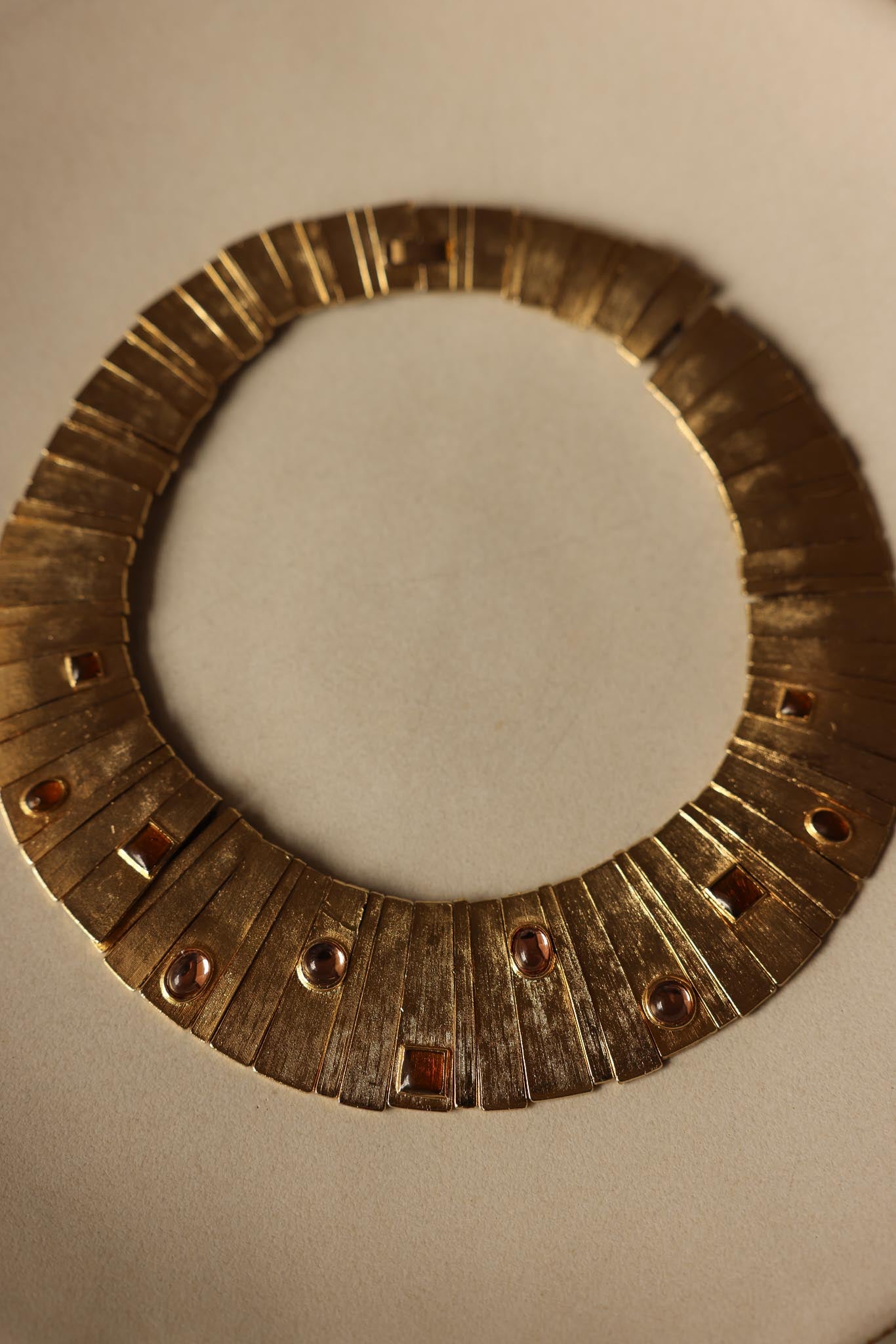 Unsigned Les Bernard Collar Necklace with Peachy Accents - 1980s|Vintage Baazaar 