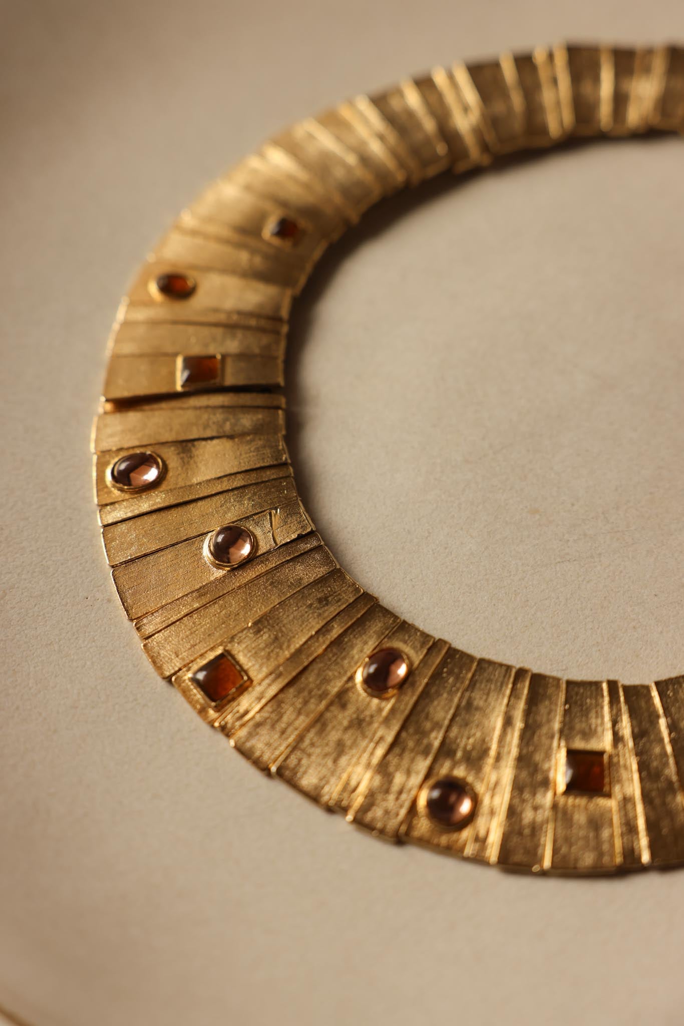 Unsigned Les Bernard Collar Necklace with Peachy Accents - 1980s|Vintage Baazaar 