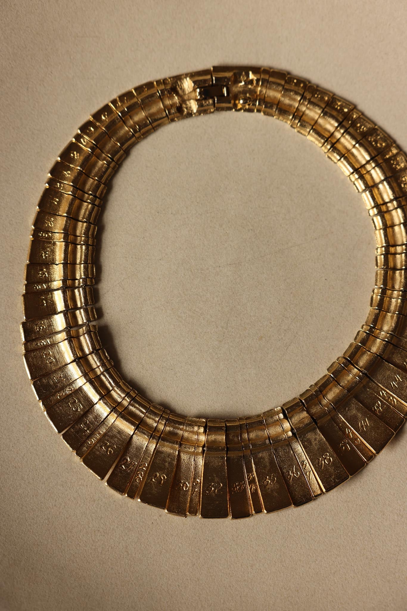 Unsigned Les Bernard Collar Necklace with Peachy Accents - 1980s|Vintage Baazaar 