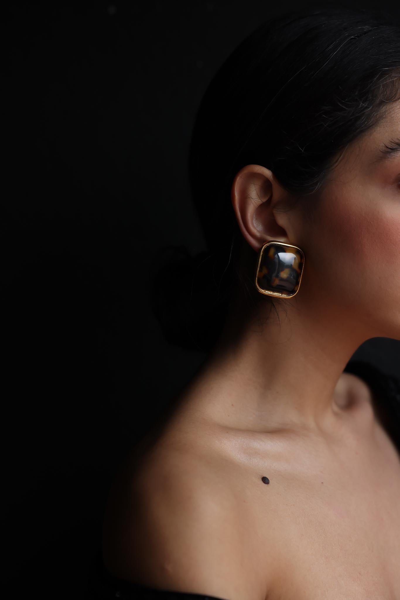 Gold-Toned Leopard Print Clip-On Earrings – 1980s