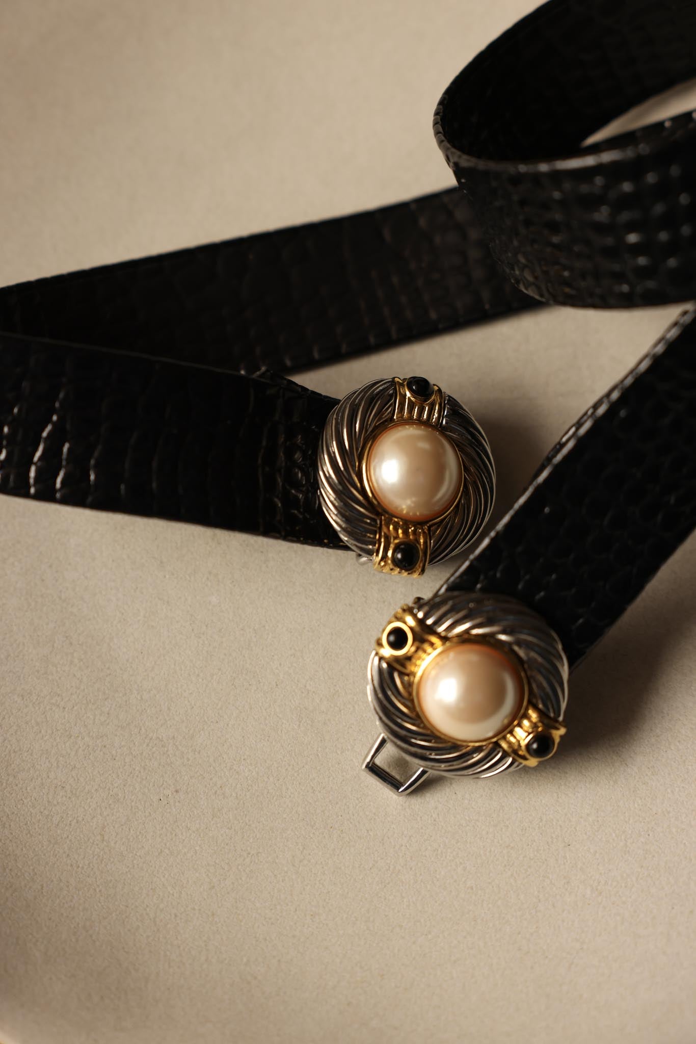 Black Leather Belt with Two-Tone Pearl Buckle - 1980s|Vintage Baazaar 