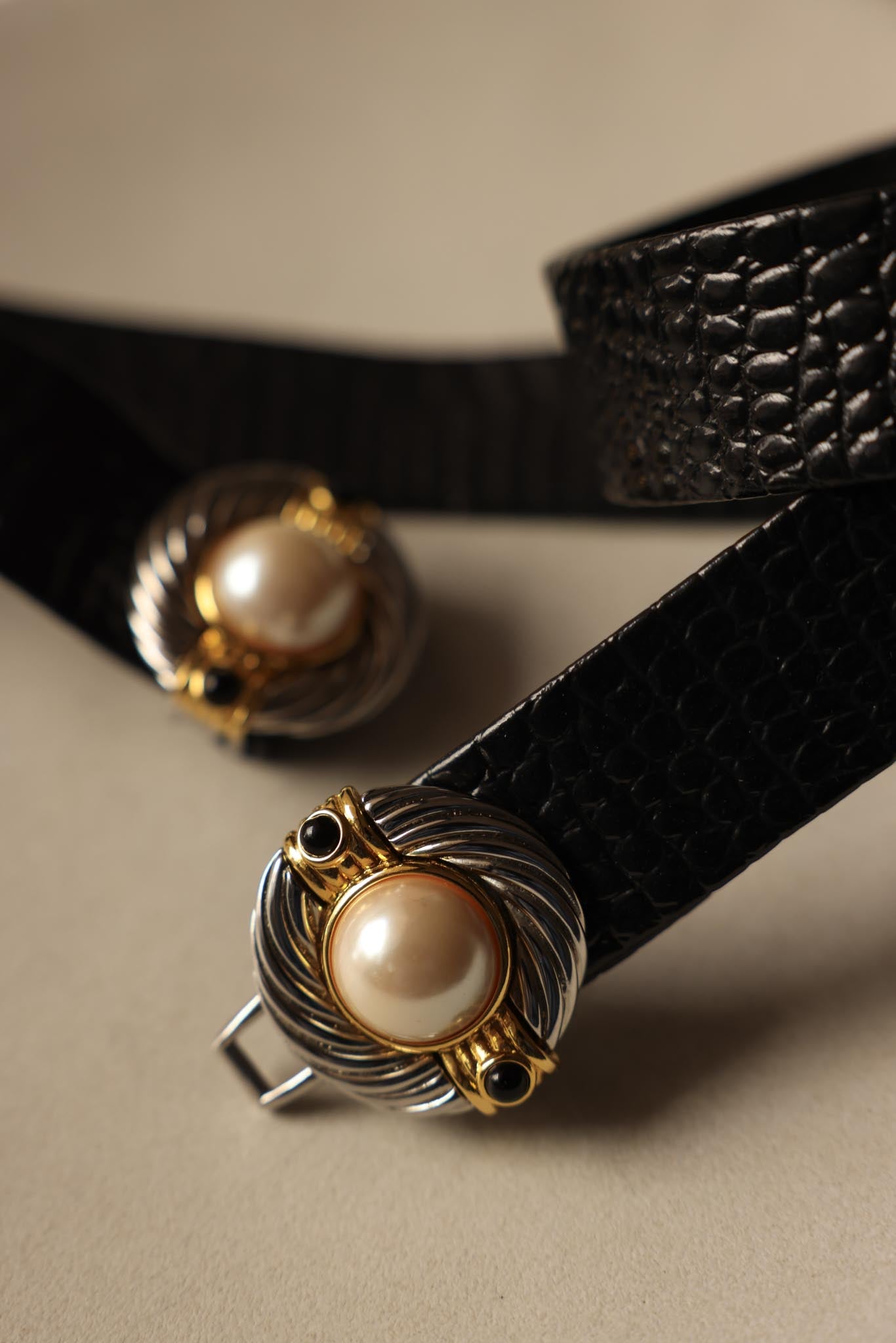 Black Leather Belt with Two-Tone Pearl Buckle - 1980s|Vintage Baazaar 