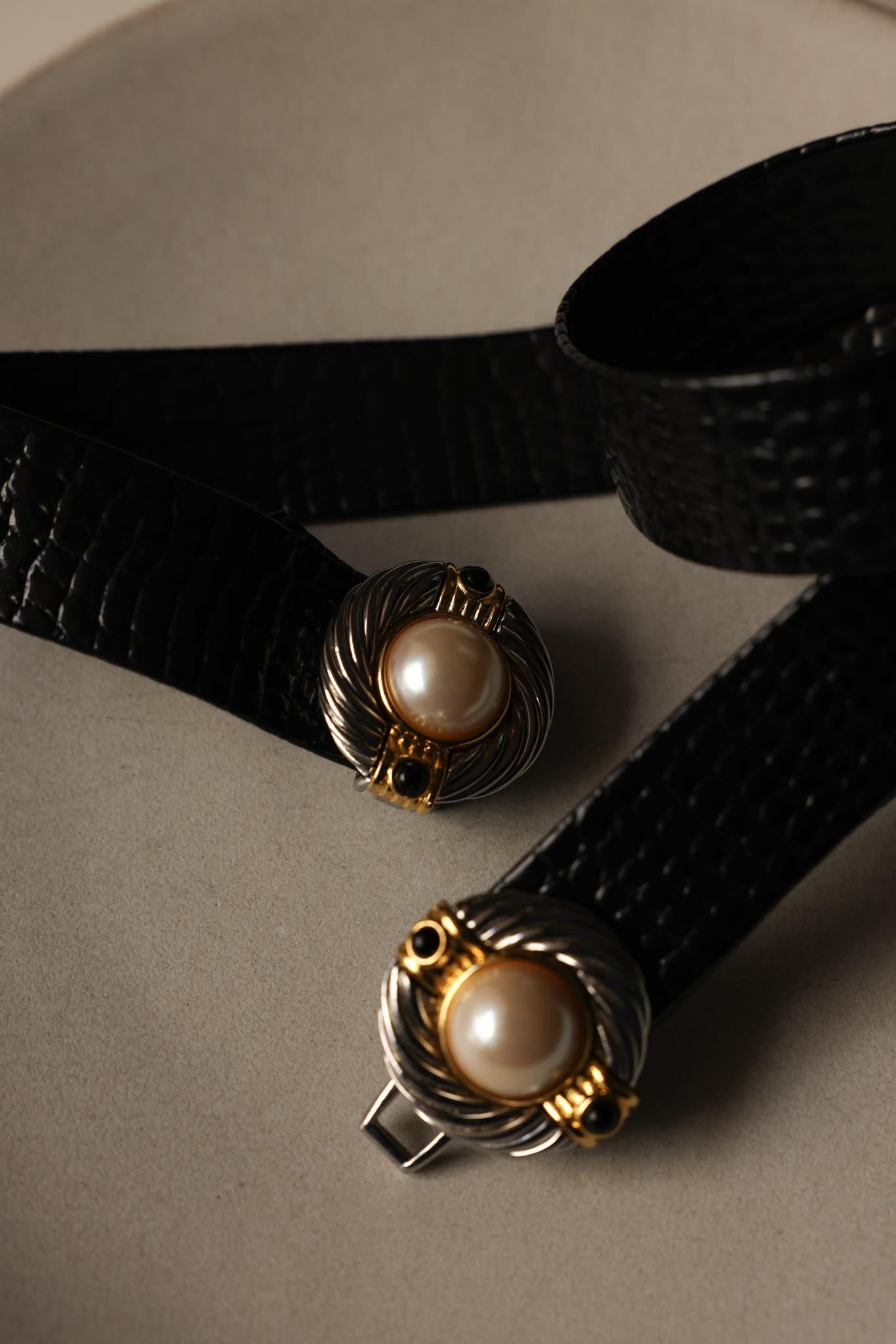 Black Leather Belt with Two-Tone Pearl Buckle - 1980s|Vintage Baazaar 