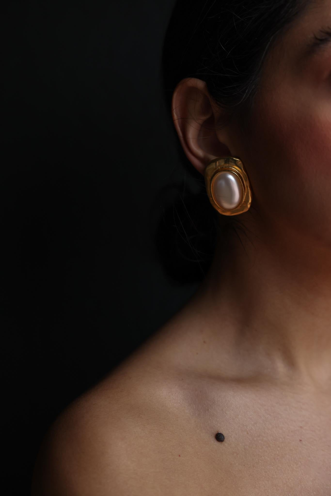 Gold-Toned Clip-On Earrings with Satin Pearl Center – 1980s|Vintage Baazaar 