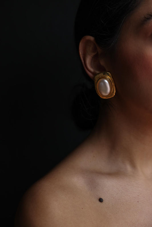 Gold-Toned Clip-On Earrings with Satin Pearl Center – 1980s|Vintage Baazaar 