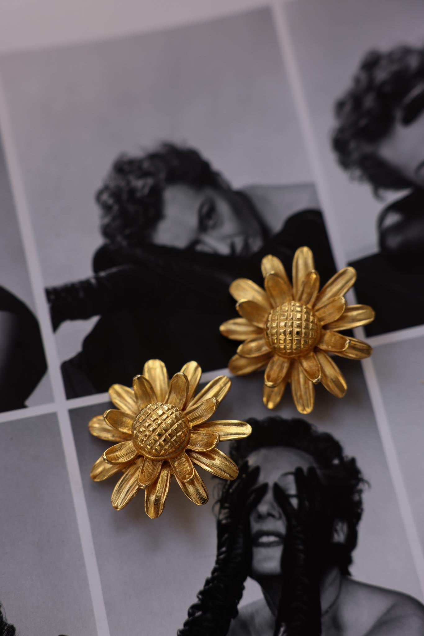 Golden Daisy Earrings|Vintage Baazaar 