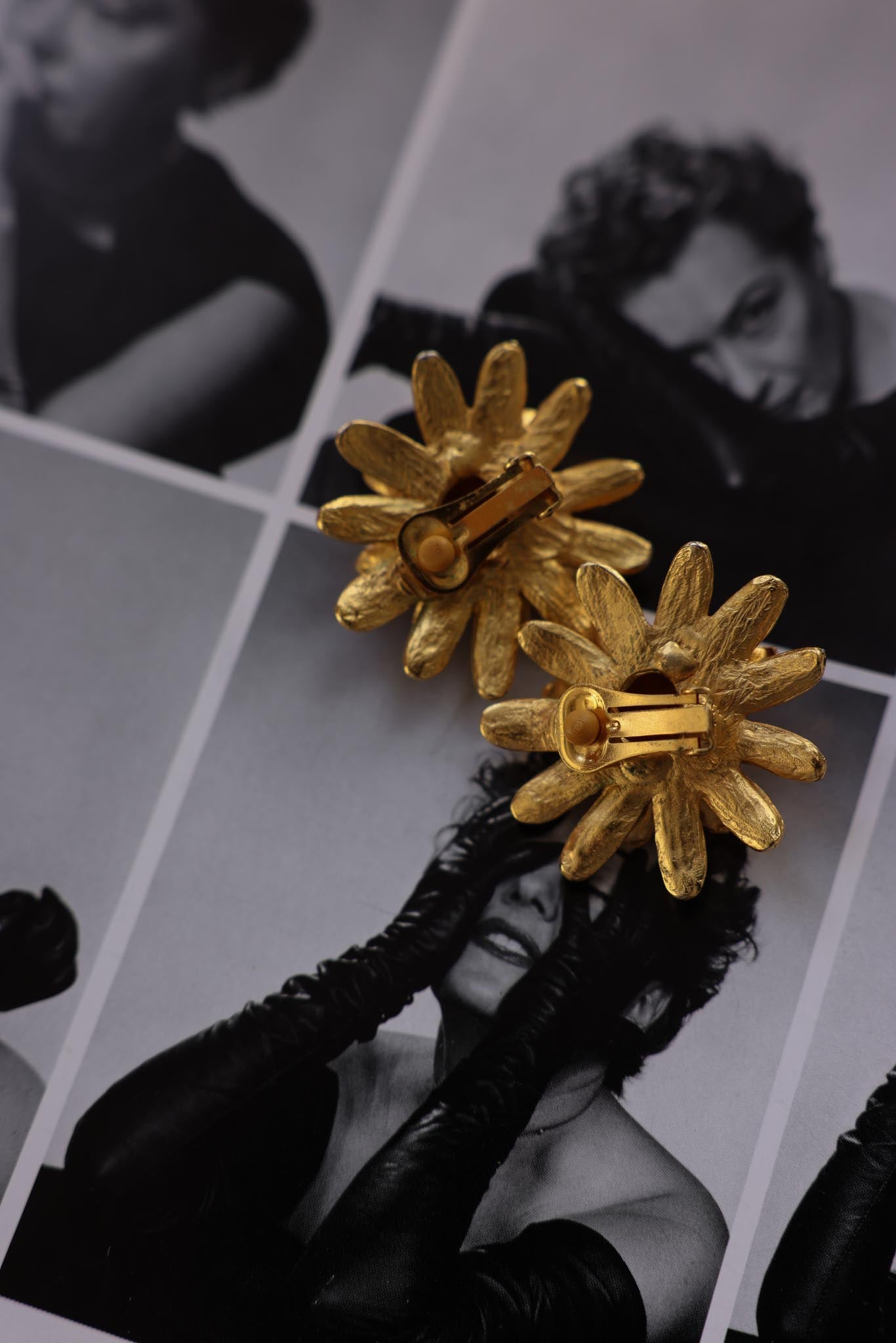Golden Daisy Earrings|Vintage Baazaar 