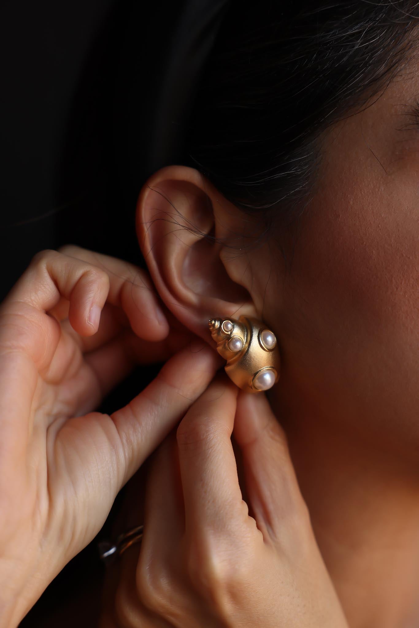 Seashell Clip On Earrings with Faux Pearls|Vintage Baazaar 