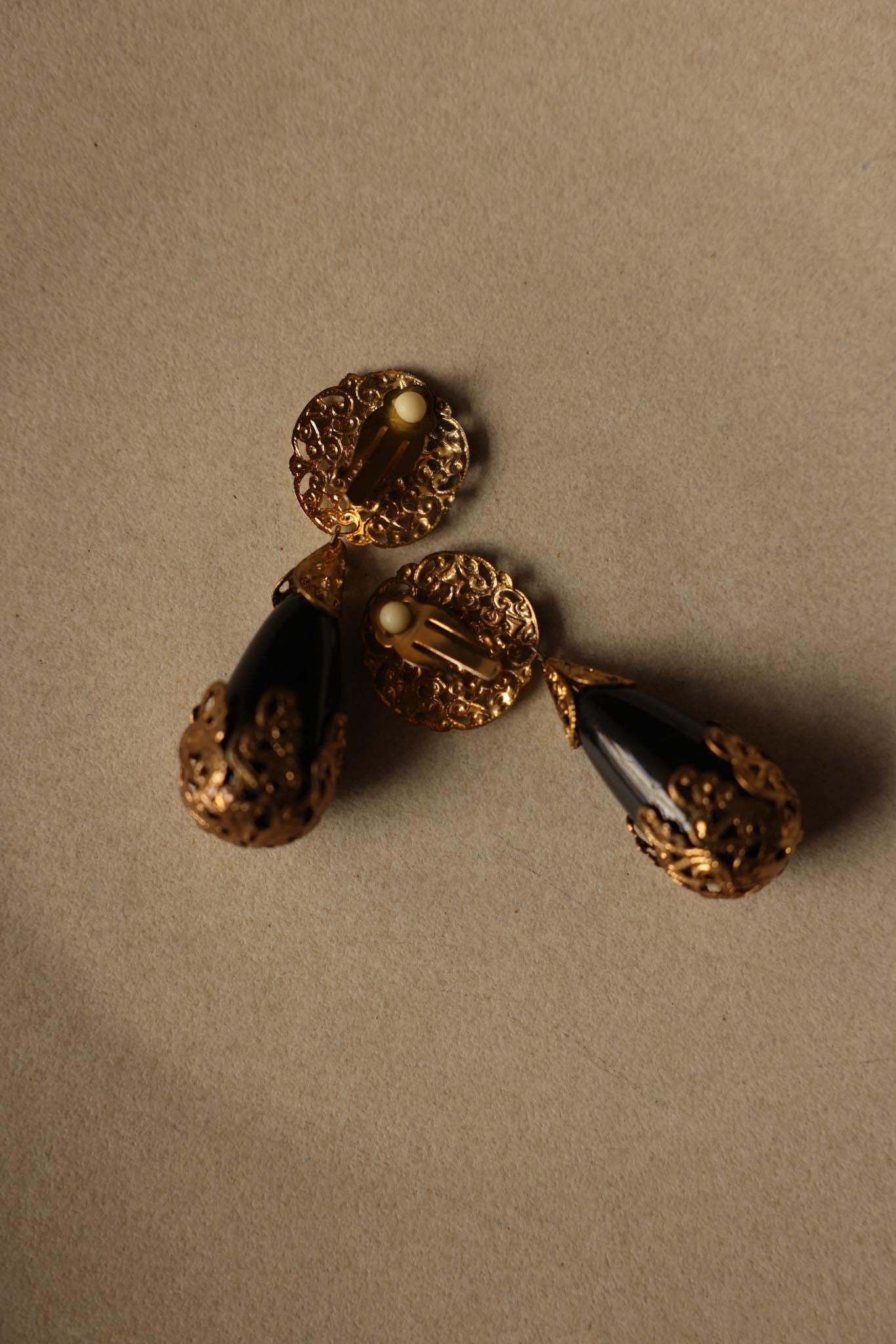 Noir Filigree Drop Clip-On Earrings|Vintage Baazaar 