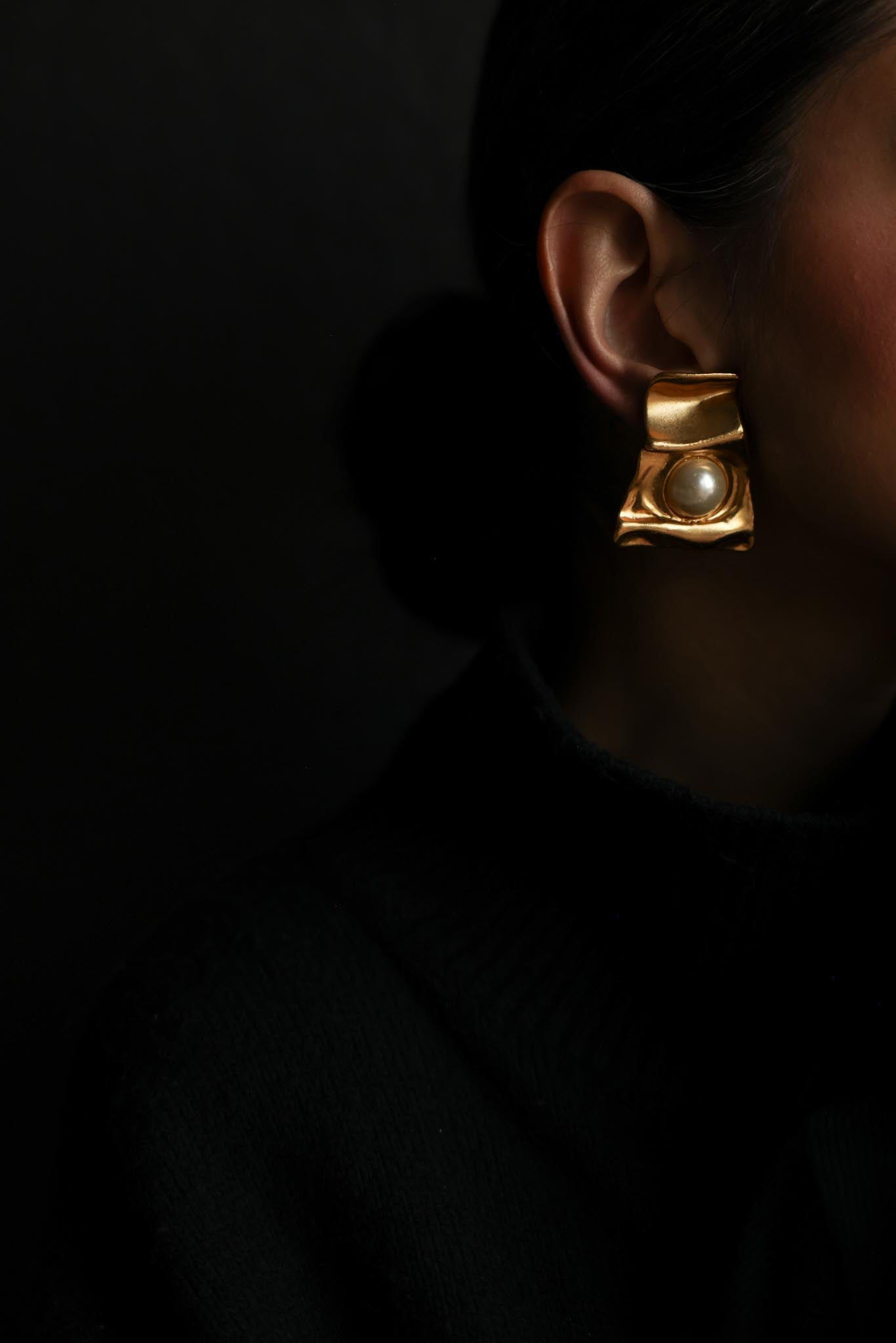 Sculpted Pearl Clip-On Earrings