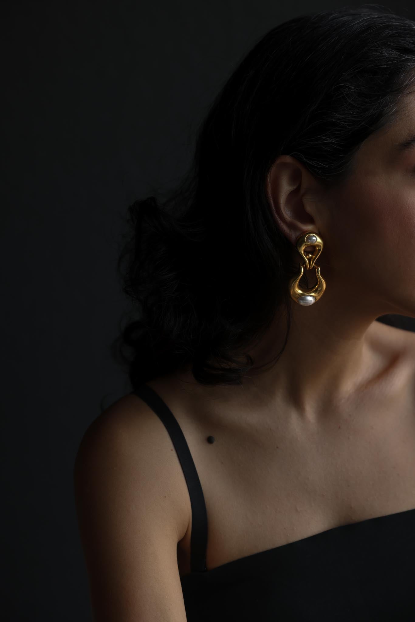 Matte Gold Faux Pearl Door Knocker Clip-On Earrings|Vintage Baazaar 