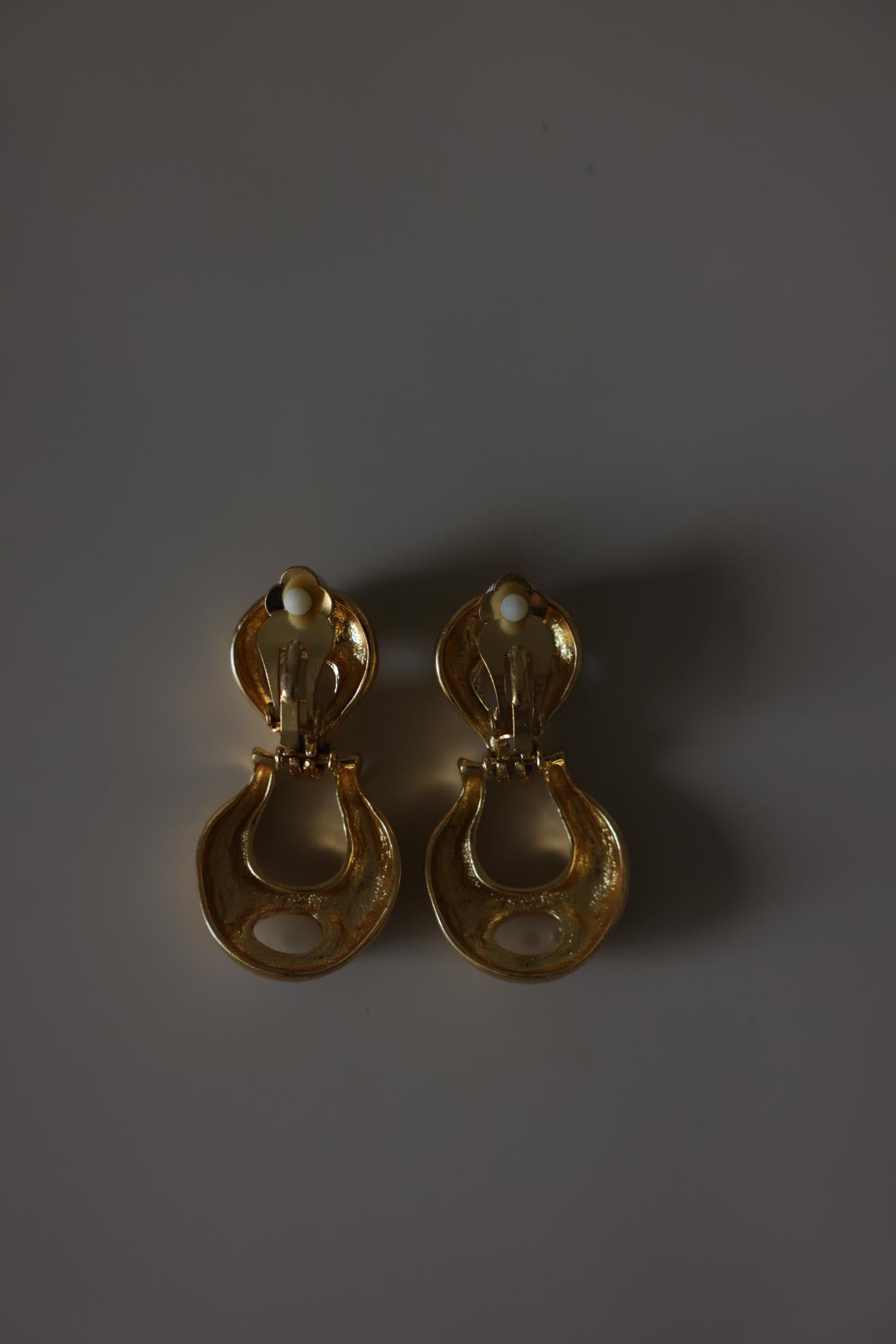 Matte Gold Faux Pearl Door Knocker Clip-On Earrings|Vintage Baazaar 