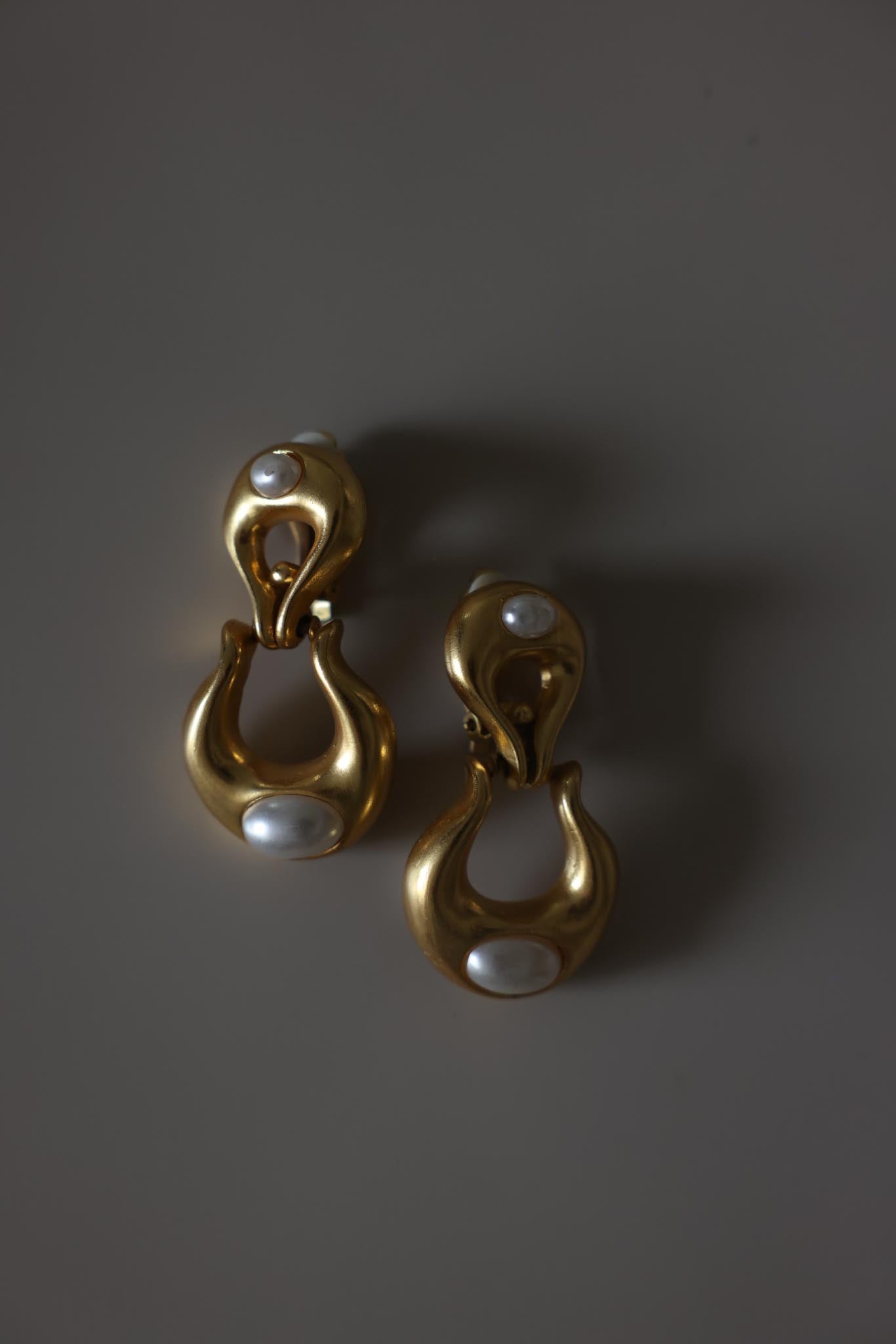 Matte Gold Faux Pearl Door Knocker Clip-On Earrings|Vintage Baazaar 