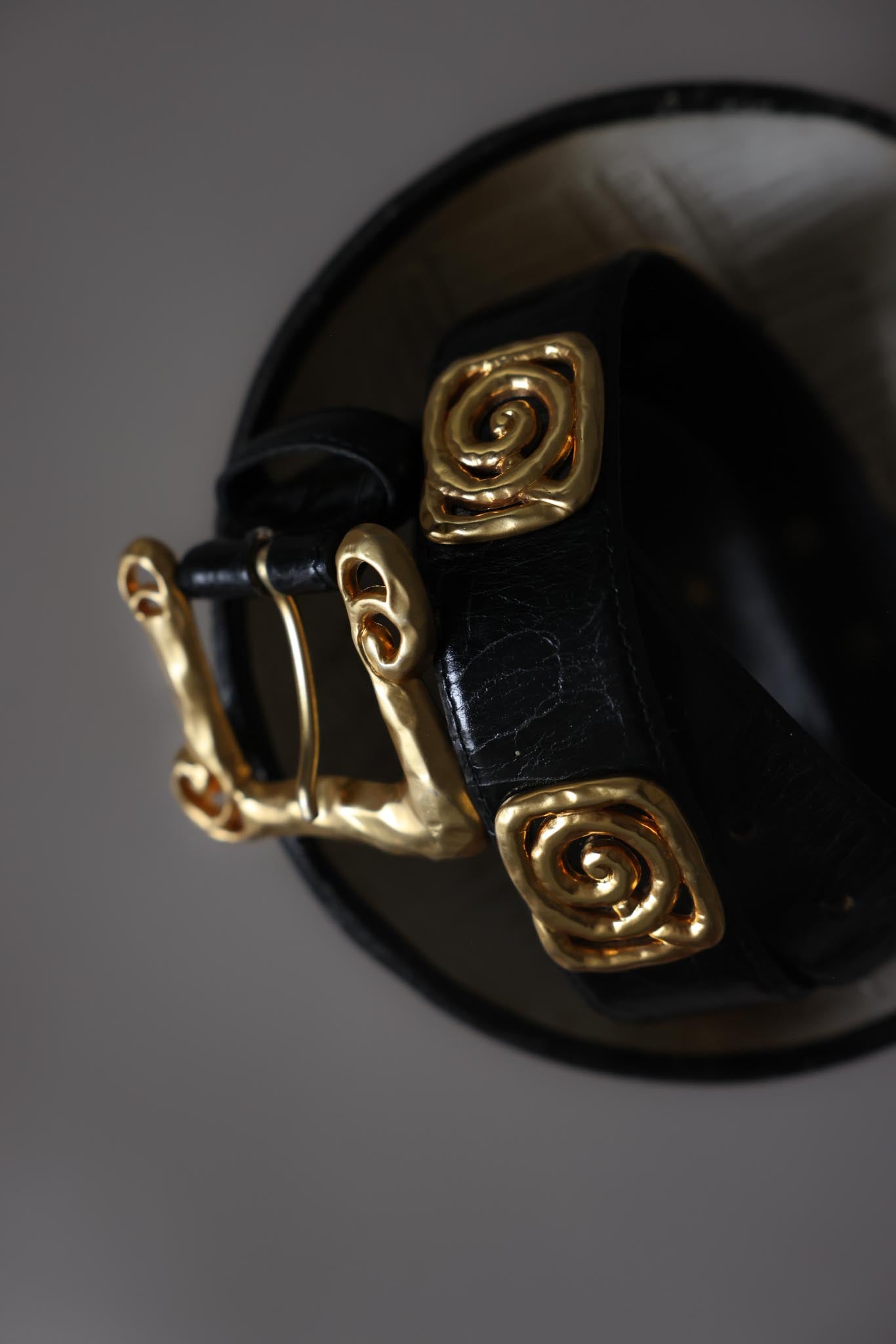 Avignon Gold Tone Swirl Black Leather Belt