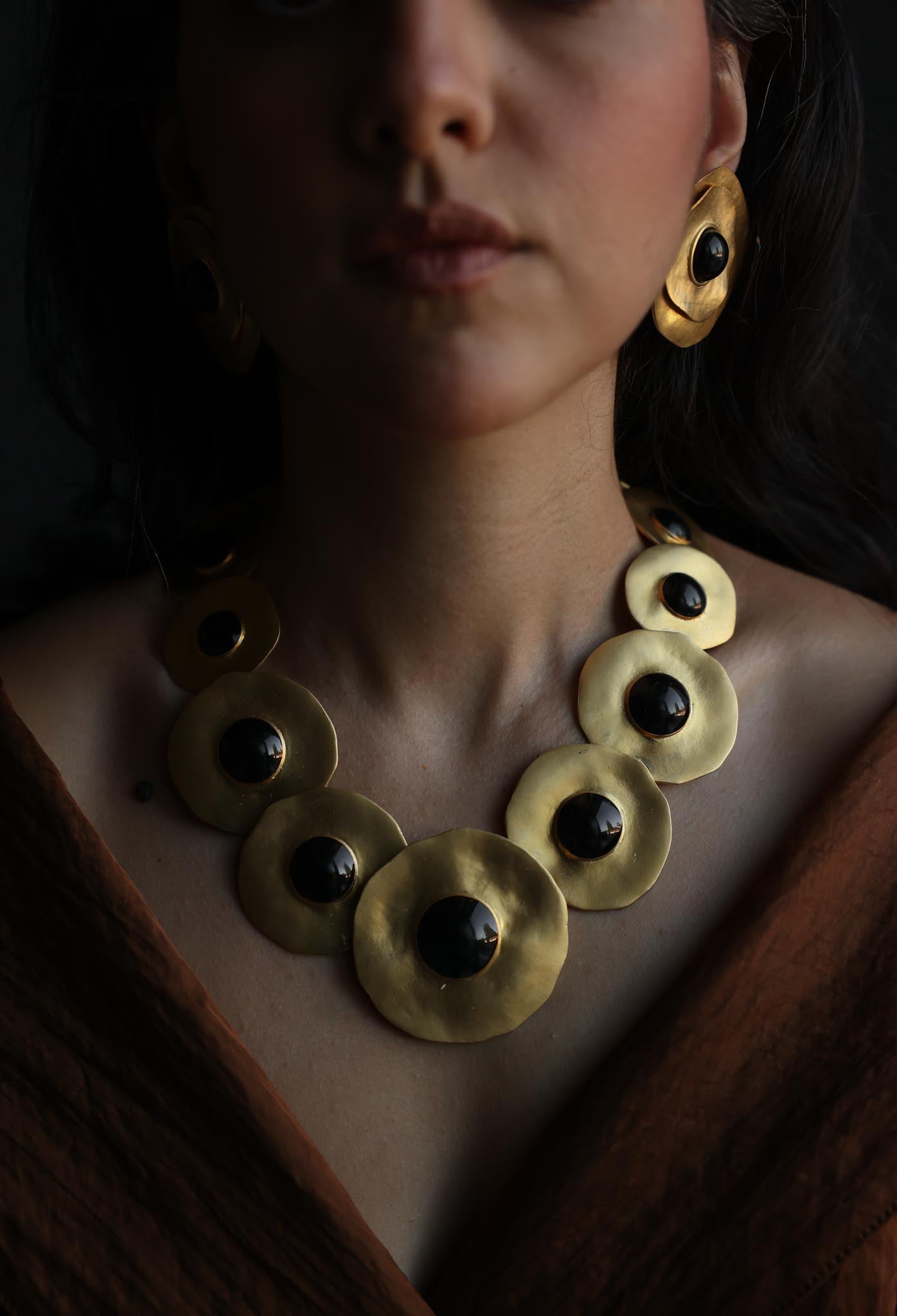 Vintage Chunky Matte Gold Black Cabochon Disc Statement Necklace