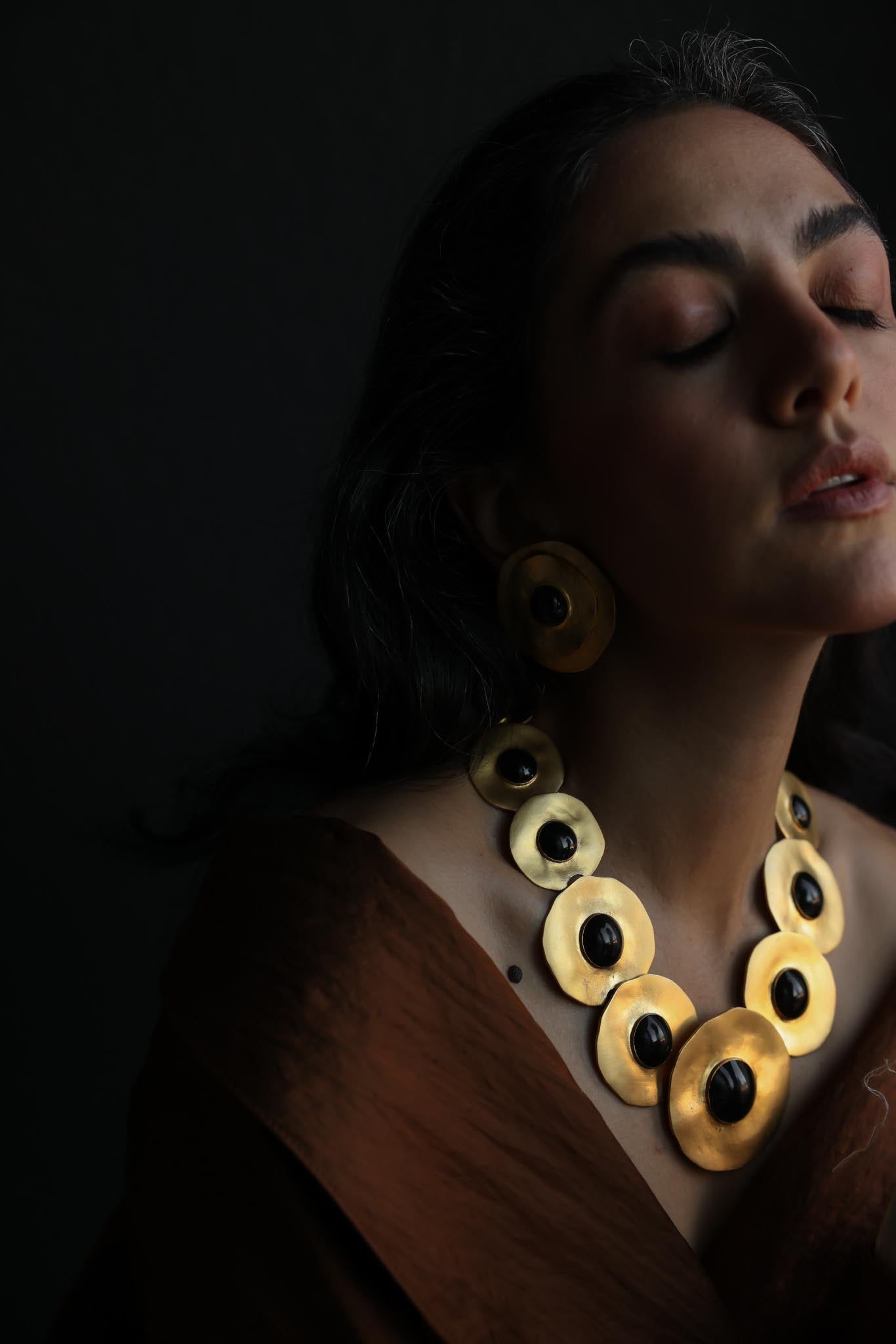 Vintage Chunky Matte Gold Black Cabochon Disc Statement Necklace