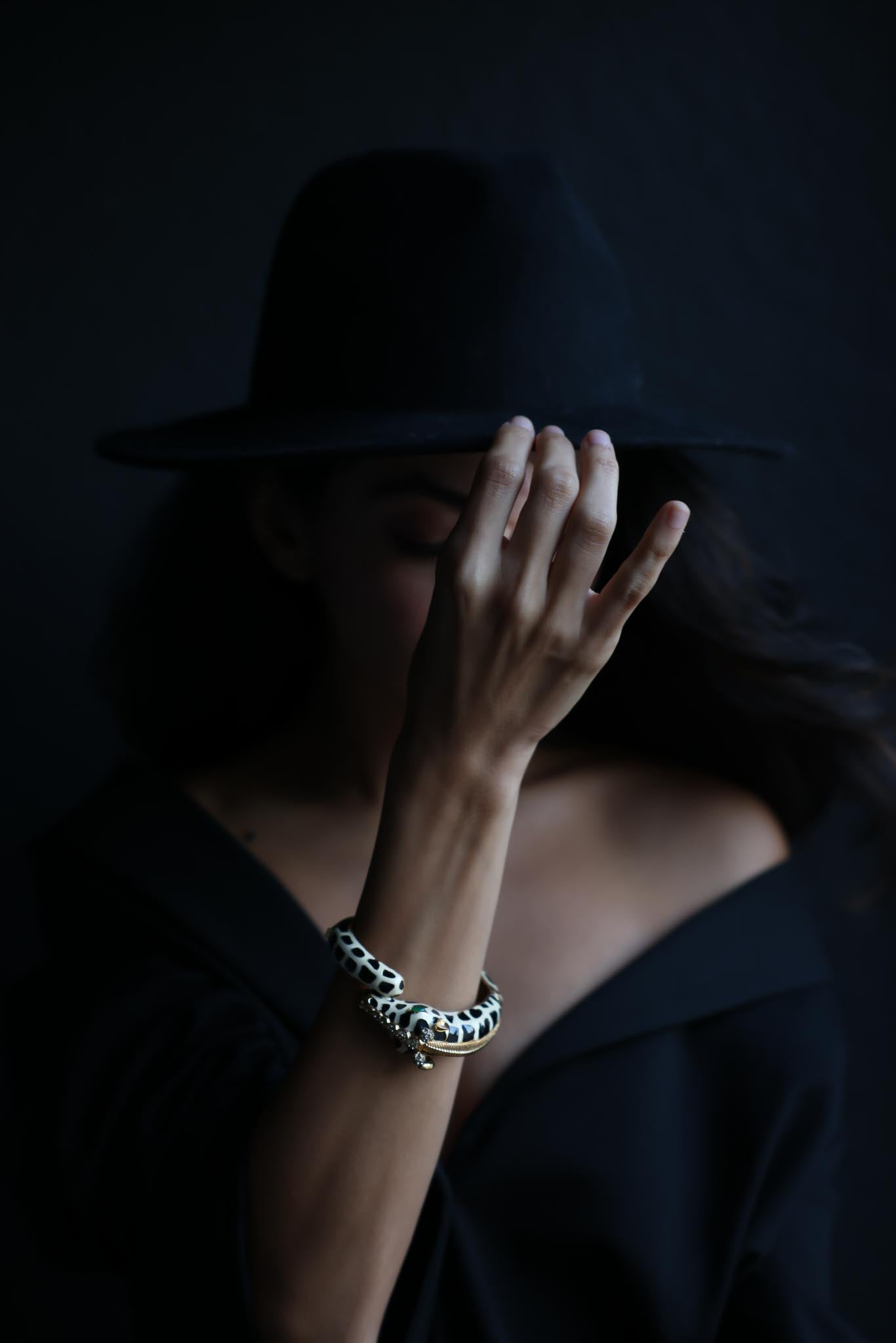 Ciner Black & White Enamel Giraffe Bracelet|Vintage Baazaar 