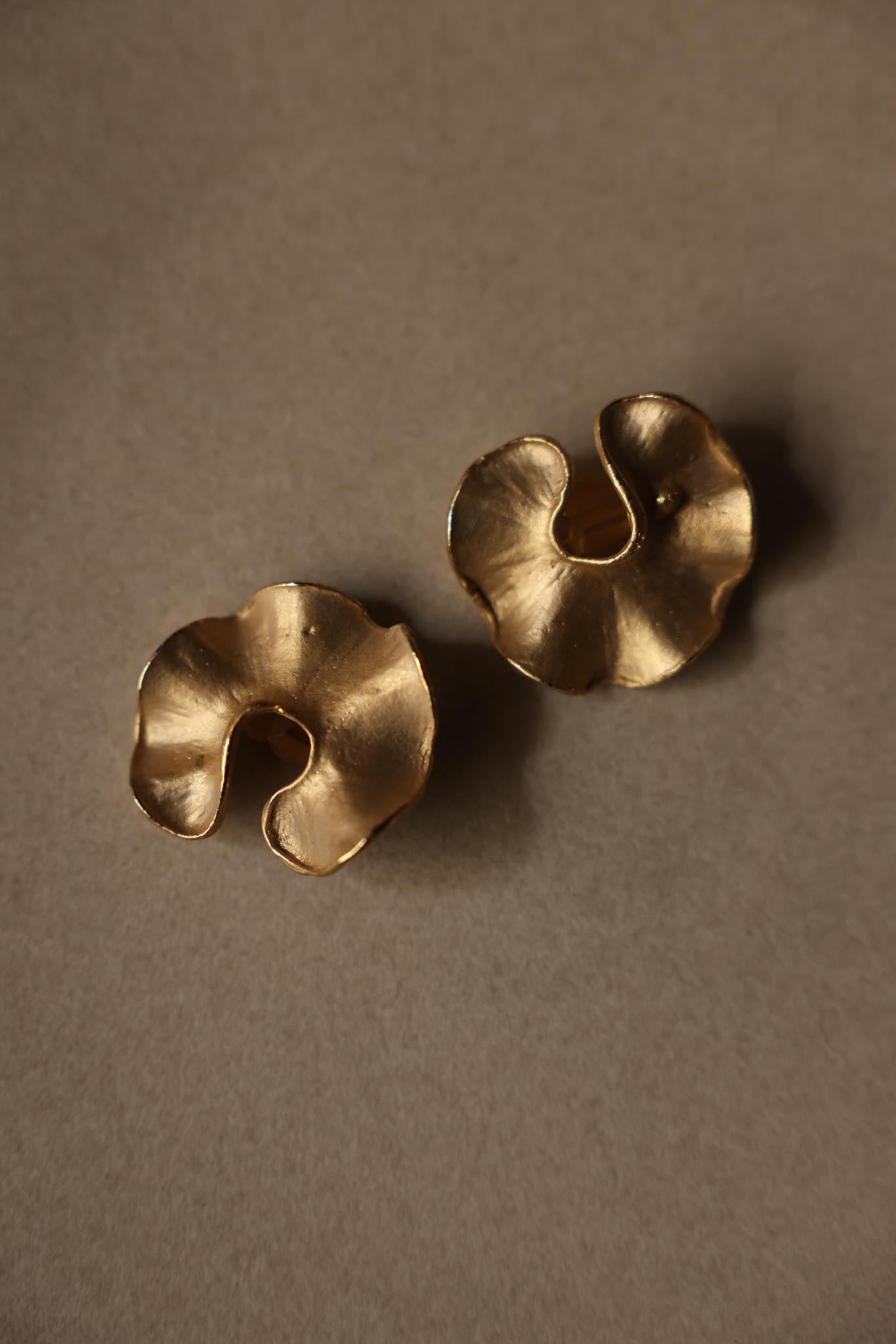 Brushed Gold Sculptural Clip-On Earrings|Vintage Baazaar 