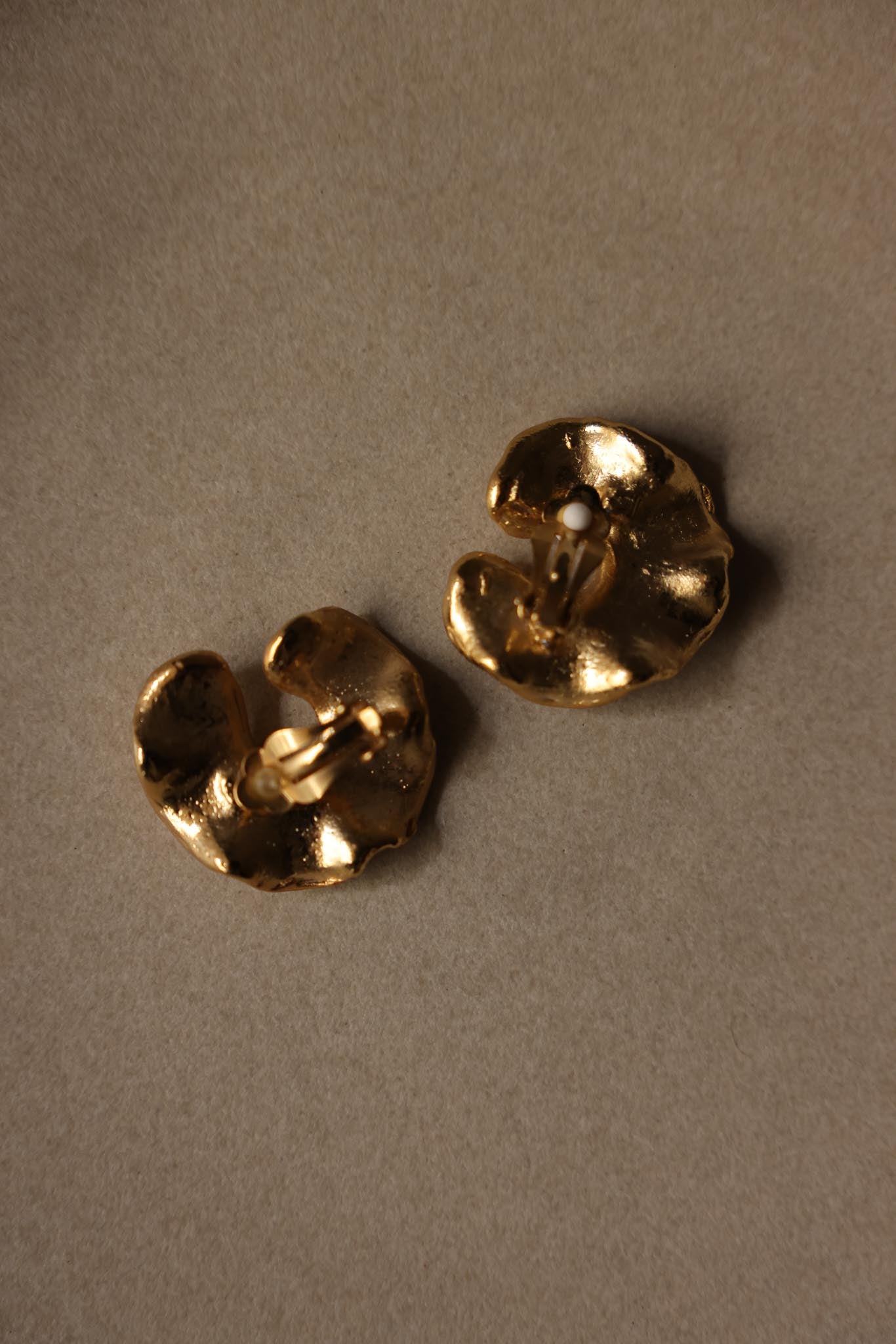 Brushed Gold Sculptural Clip-On Earrings|Vintage Baazaar 