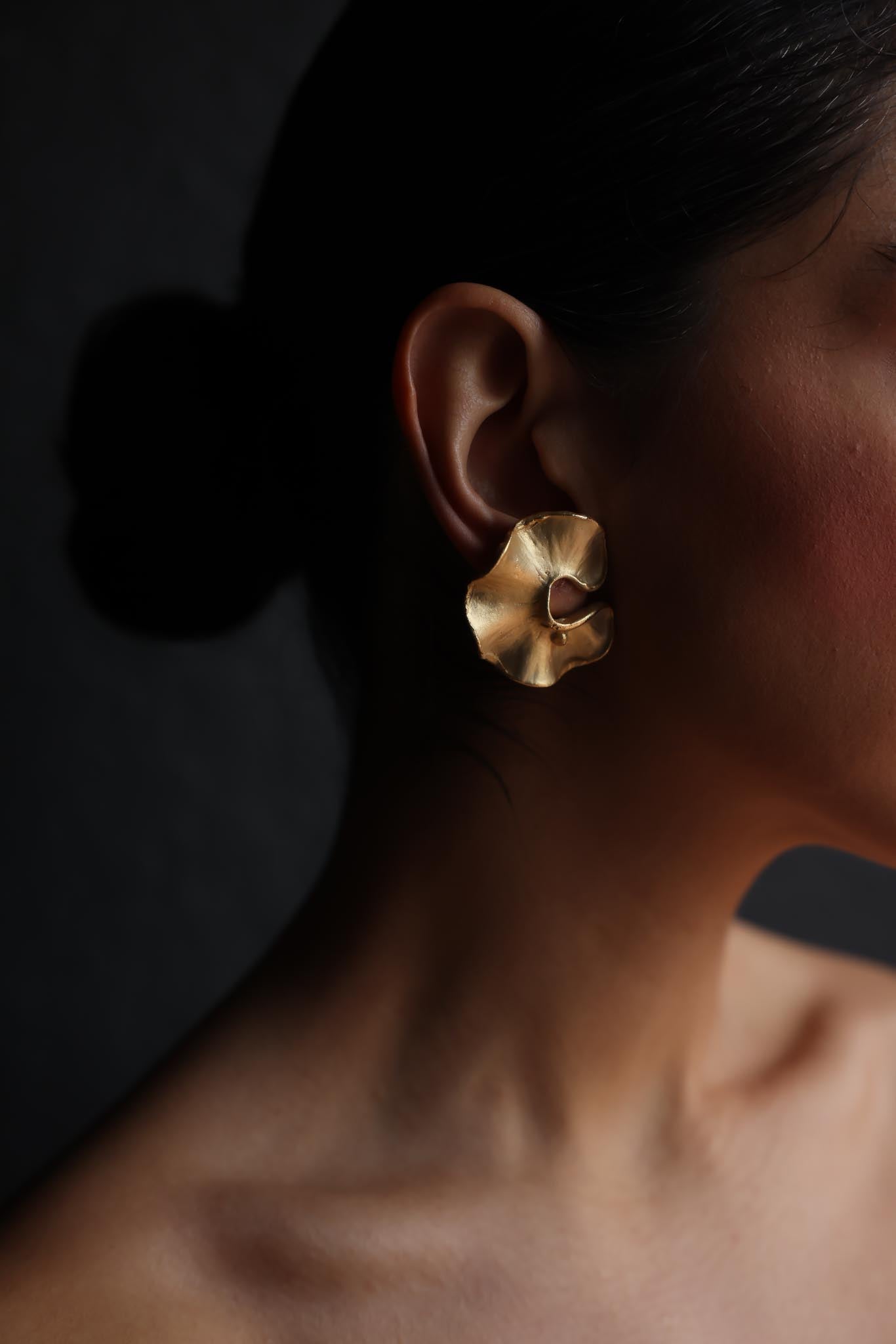 Brushed Gold Sculptural Clip-On Earrings|Vintage Baazaar 