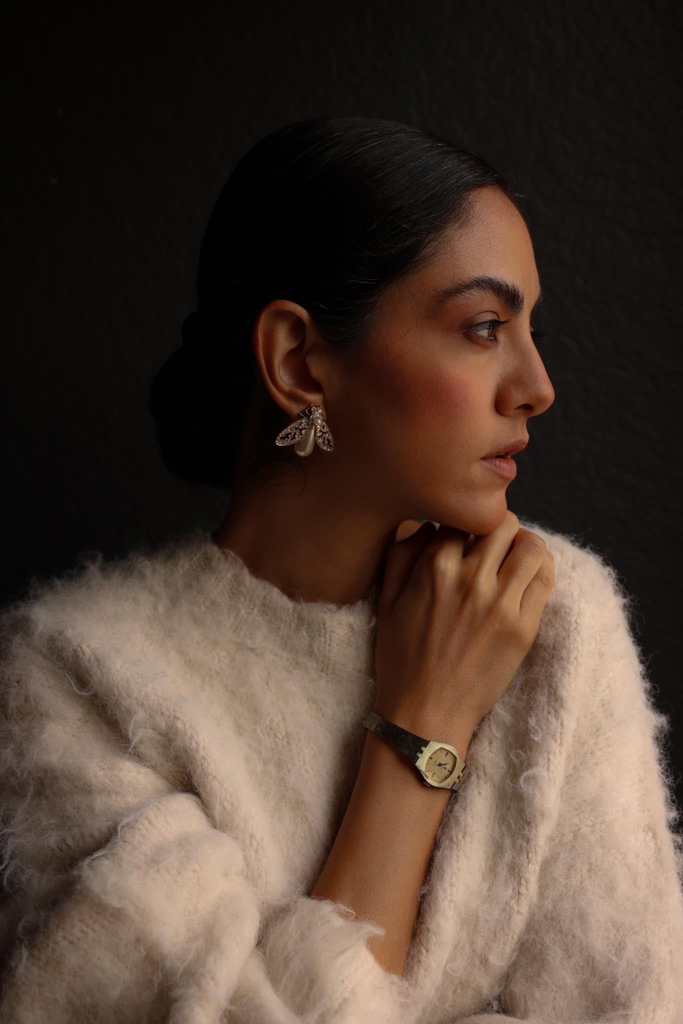 Gold Bee Earrings|Vintage Baazaar 
