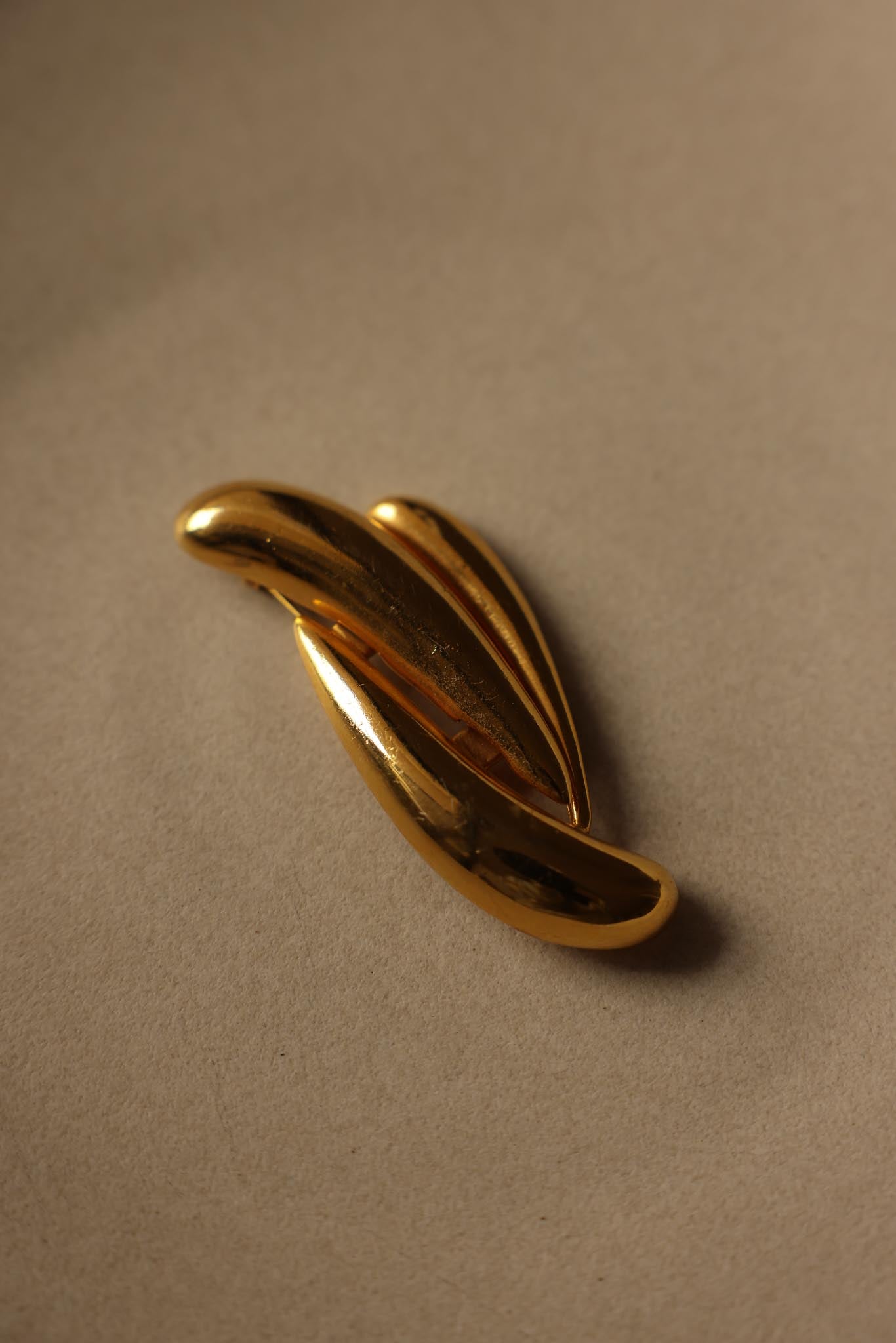 Sculptural Gold Brooch|Vintage Baazaar 
