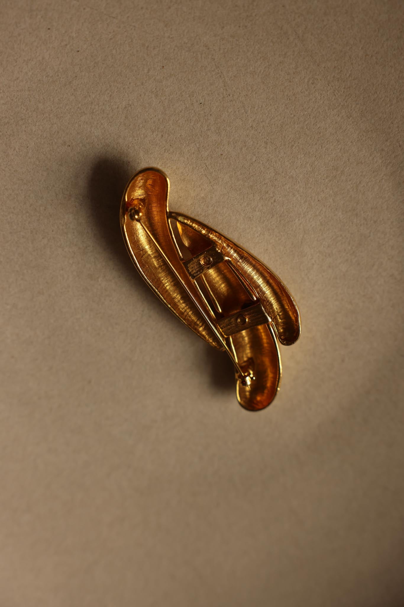 Sculptural Gold Brooch|Vintage Baazaar 