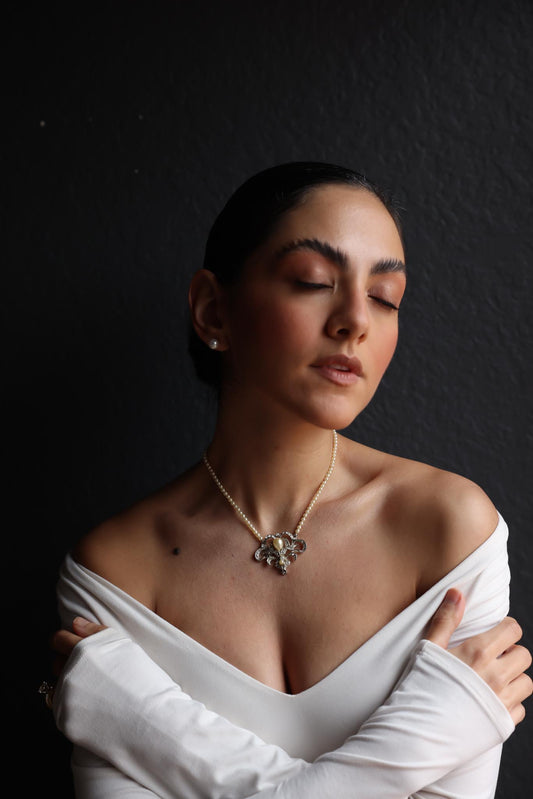 Elegant Pearl and Rhinestone Necklace|Vintage Baazaar 
