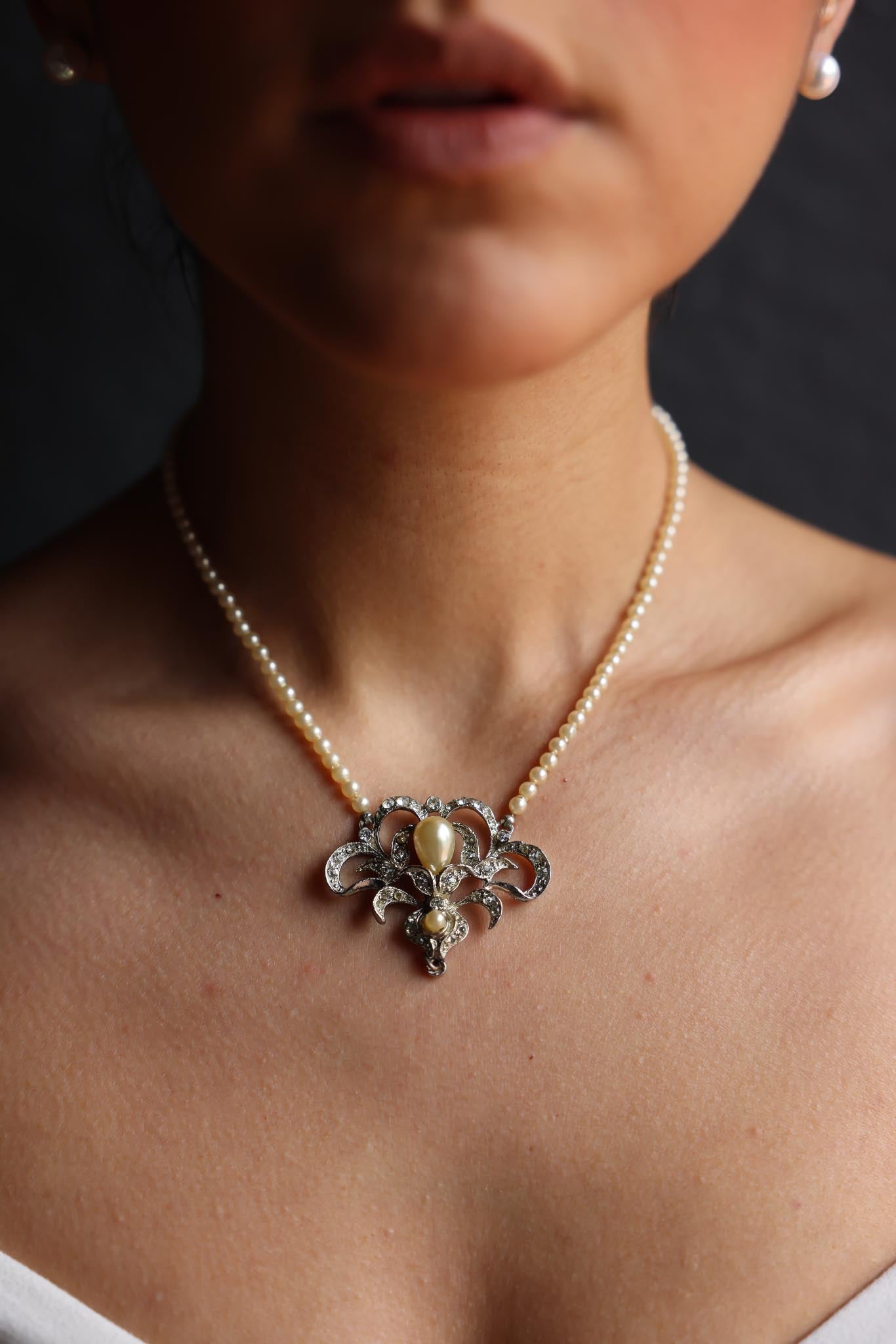 Elegant Pearl and Rhinestone Necklace|Vintage Baazaar 