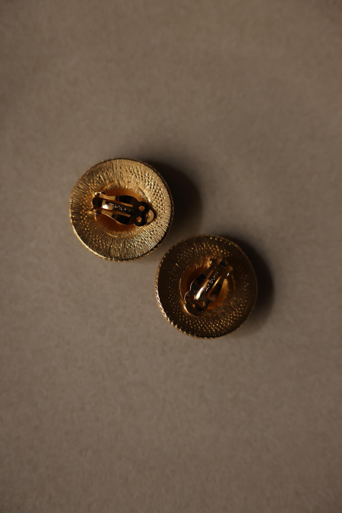 Gay Boyer Gold Mesh Enamel Clip-On Earrings|Vintage Baazaar 