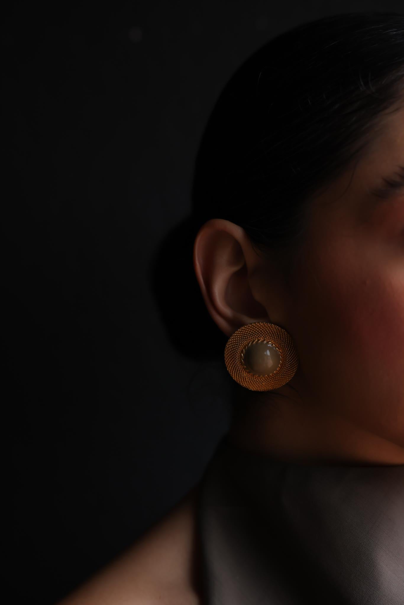 Gay Boyer Gold Mesh Enamel Clip-On Earrings|Vintage Baazaar 