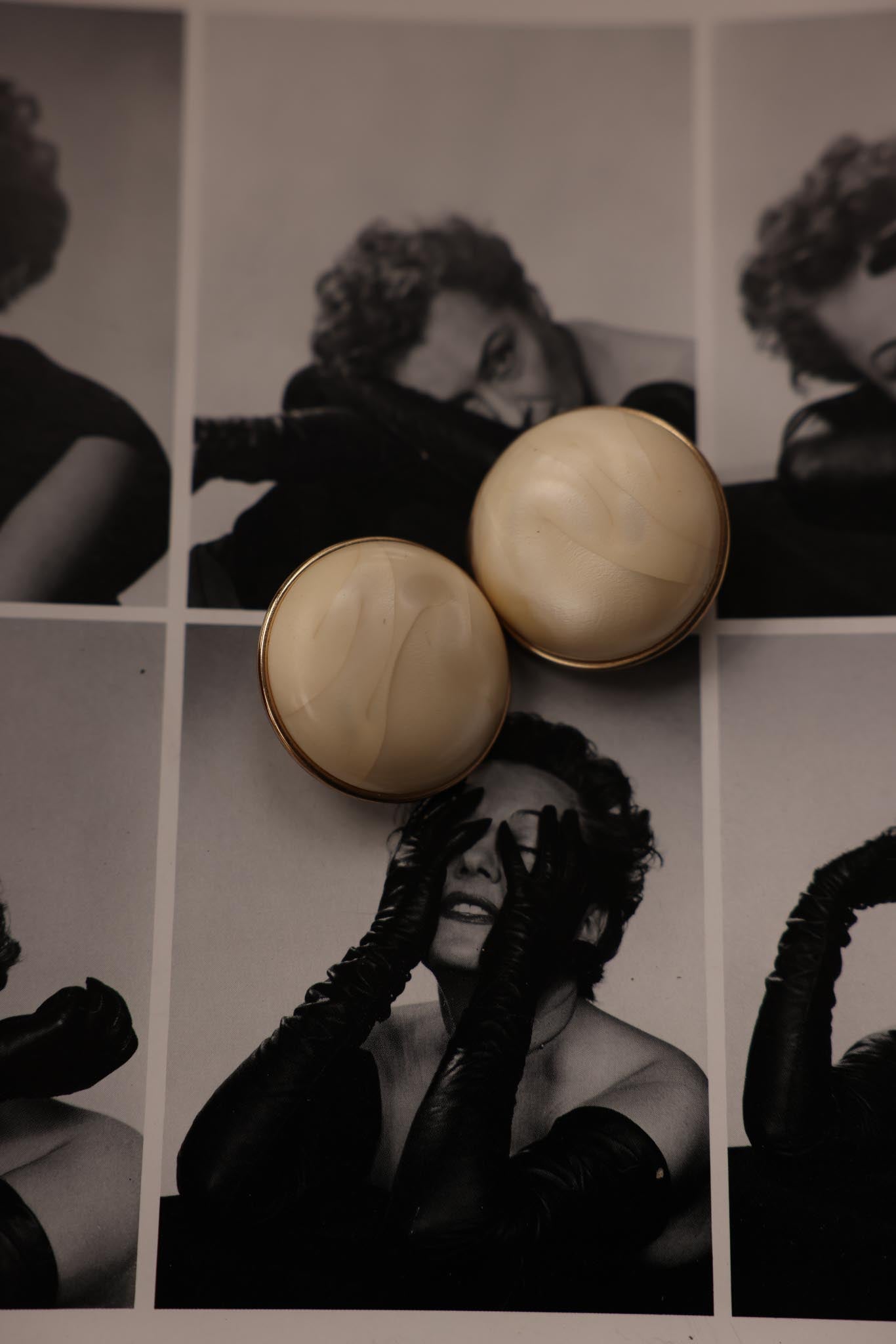 Retro Cream Dome Earrings|Vintage Baazaar 
