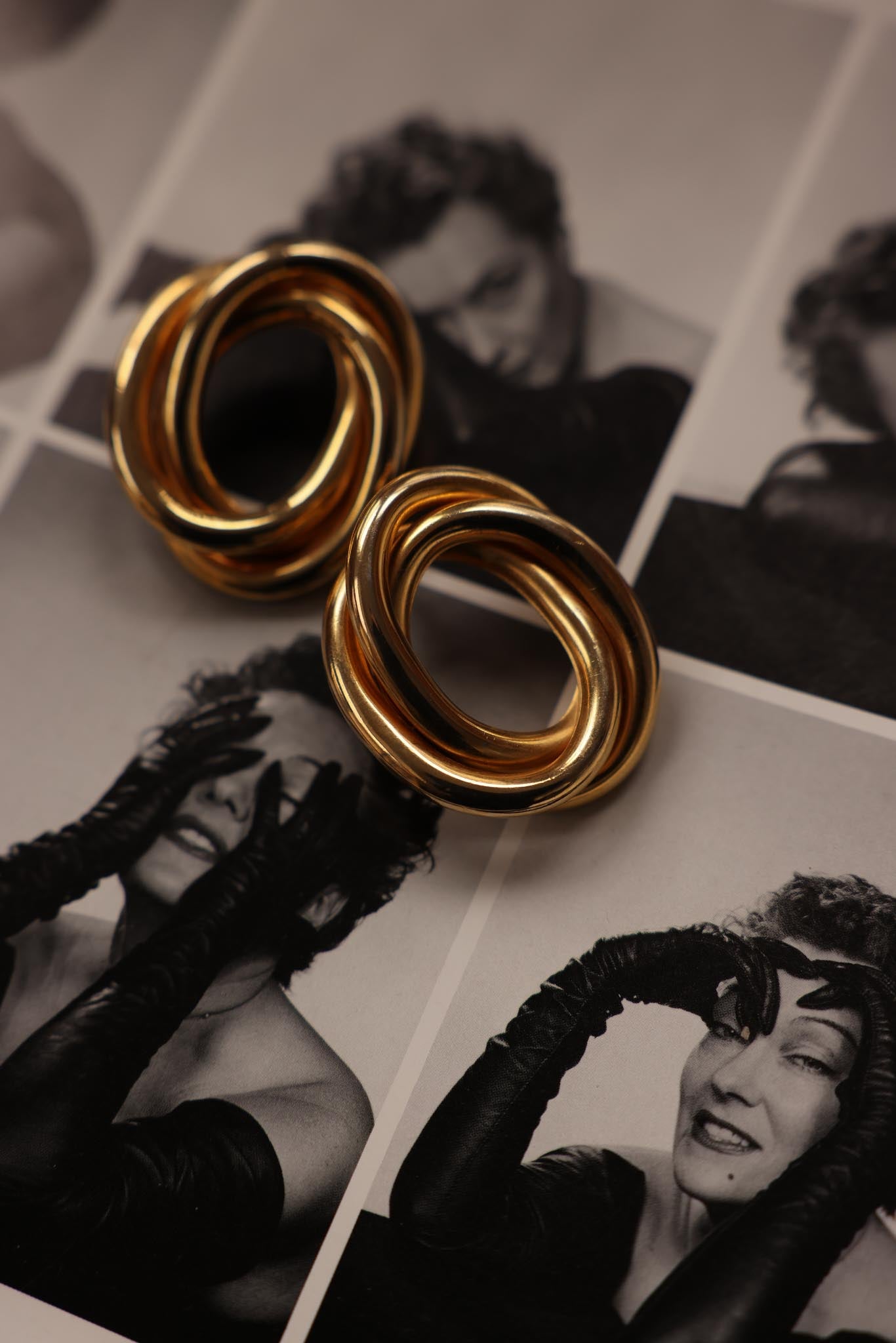 Gold Interlinked Hoop Earrings|Vintage Baazaar 